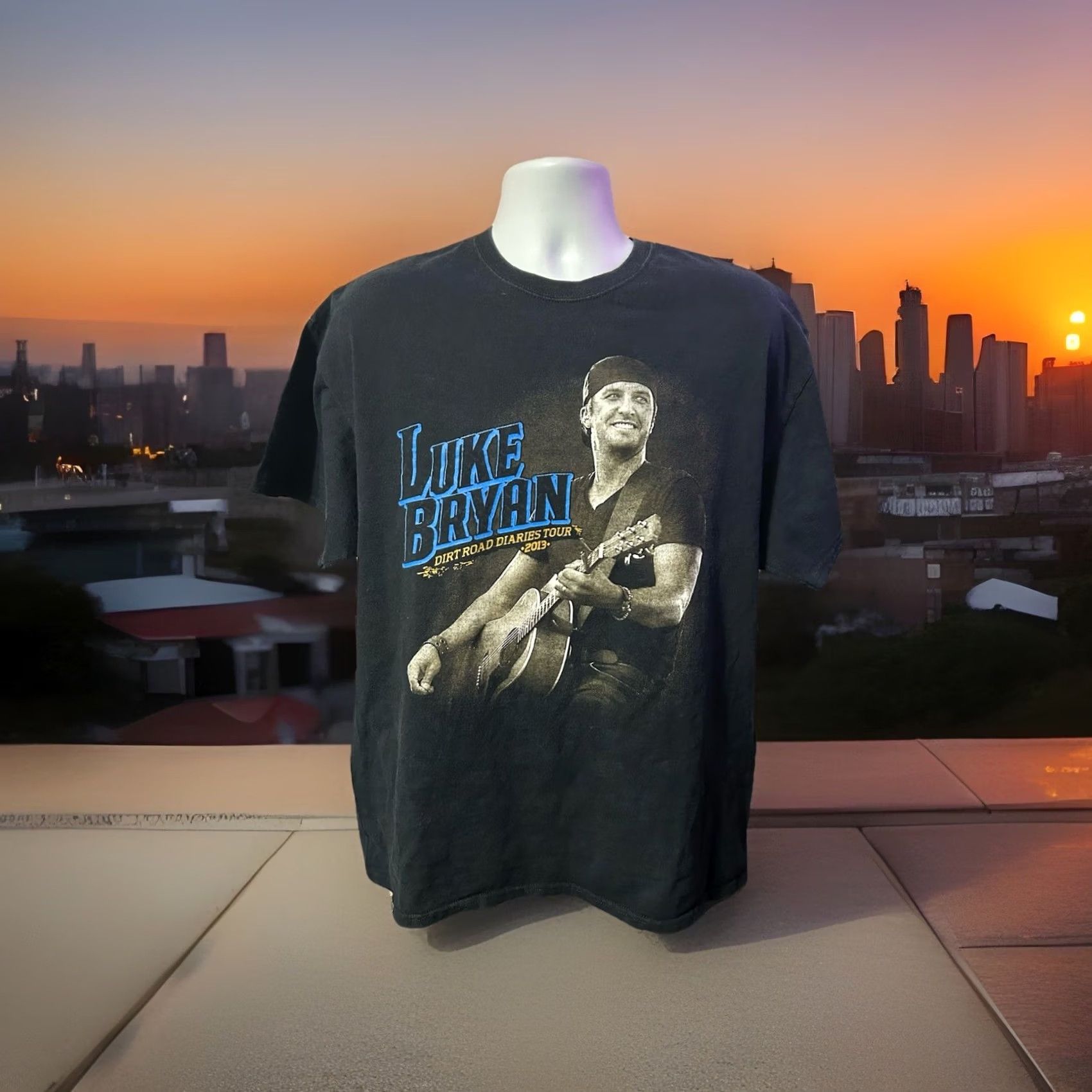 Gildan VINTAGE Luke Bryan Dirt Road Diaries 2013 Tour Shirt Adult XL Black Short Sleeve Gildan Ultra Cotton Logo Graphic Print Unisex Mens Womens Size US XL / EU 56 / 4 - 6 Thumbnail