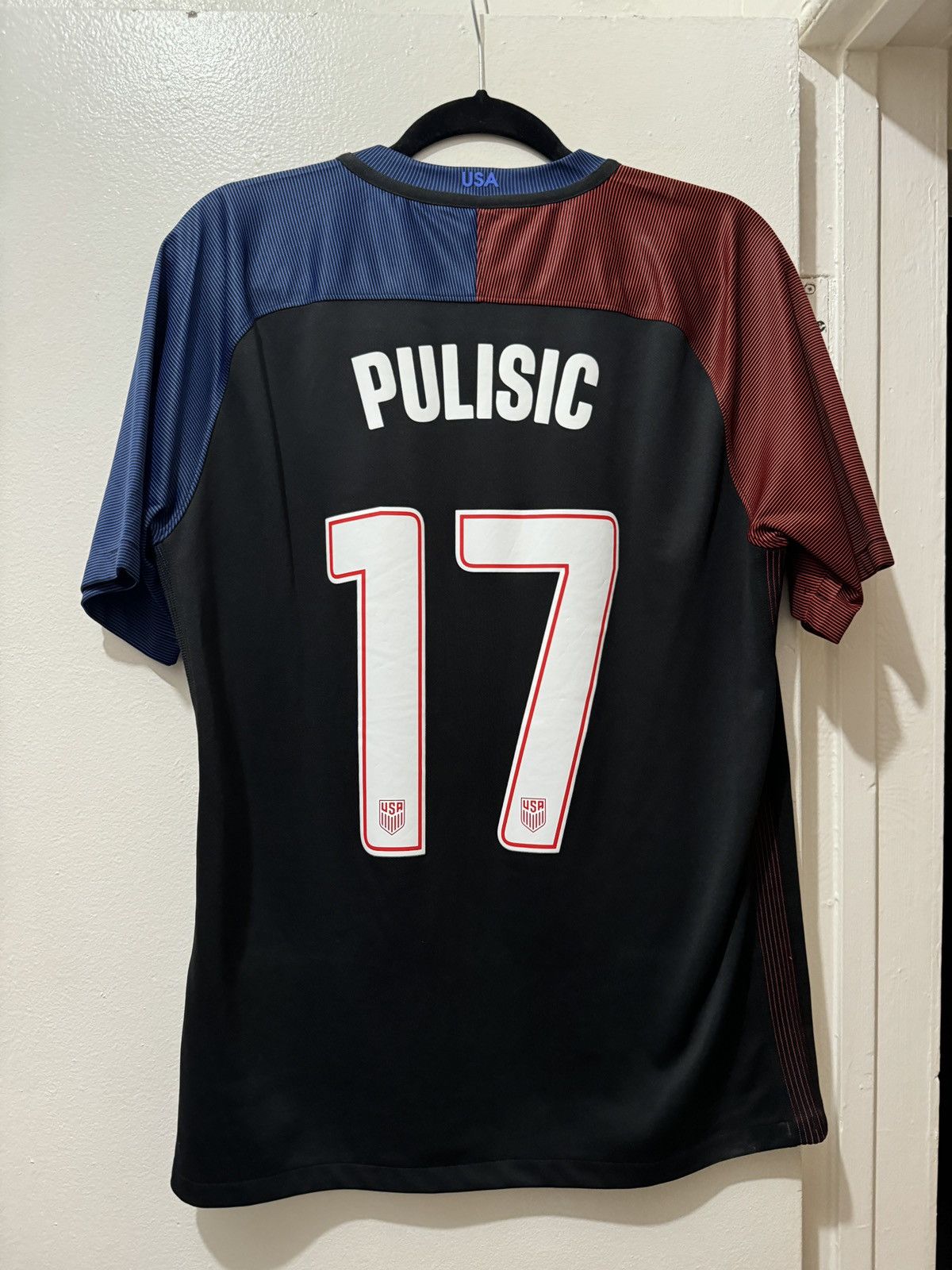 Nike 2016 Christian Pulisic #17 USMNT Away Jersey Size US M / EU 48-50 / 2 - 1 Thumbnail