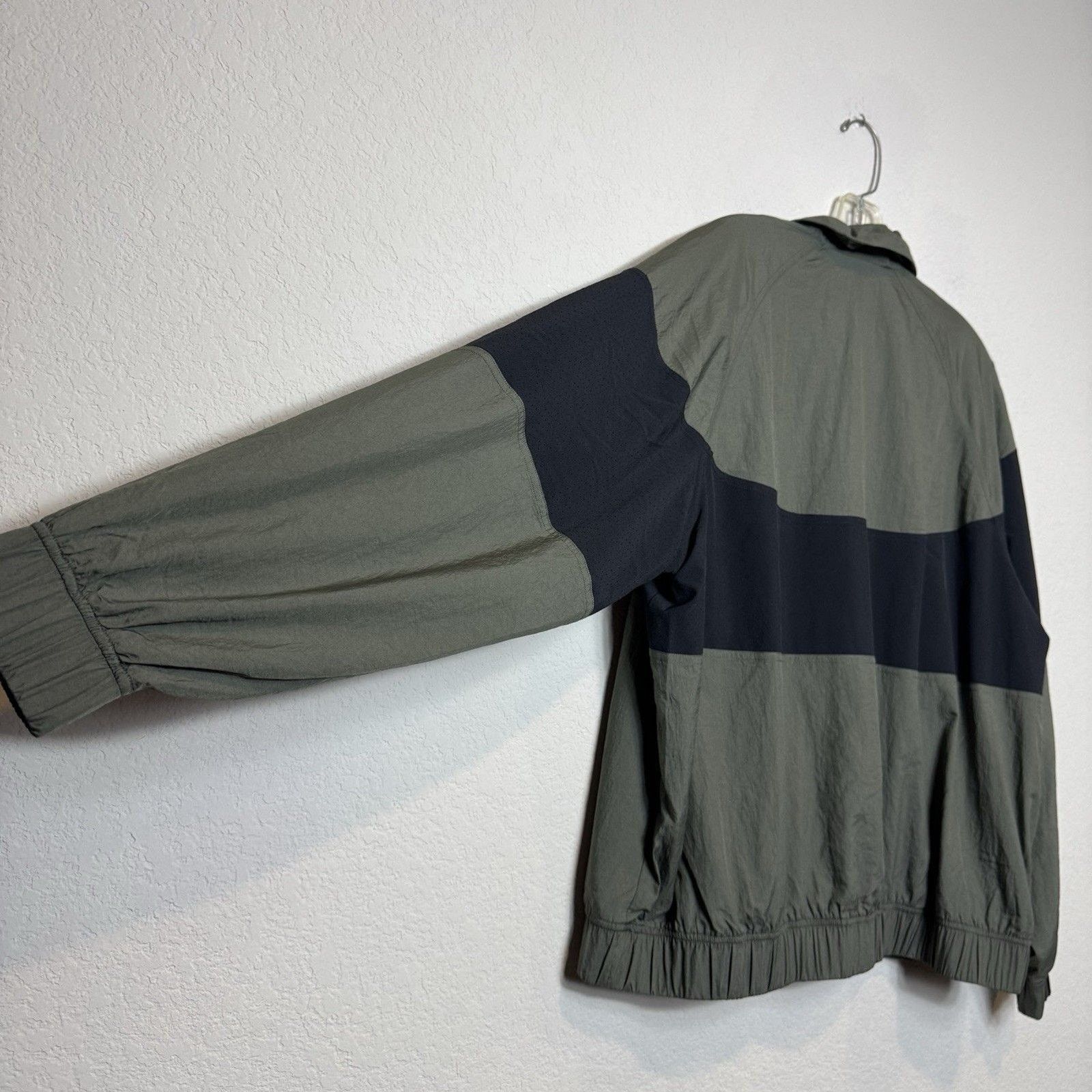 Lululemon Lululemon Color Block Jacket Retro Army Green/Black M NWT Size M / US 6-8 / IT 42-44 - 9 Thumbnail