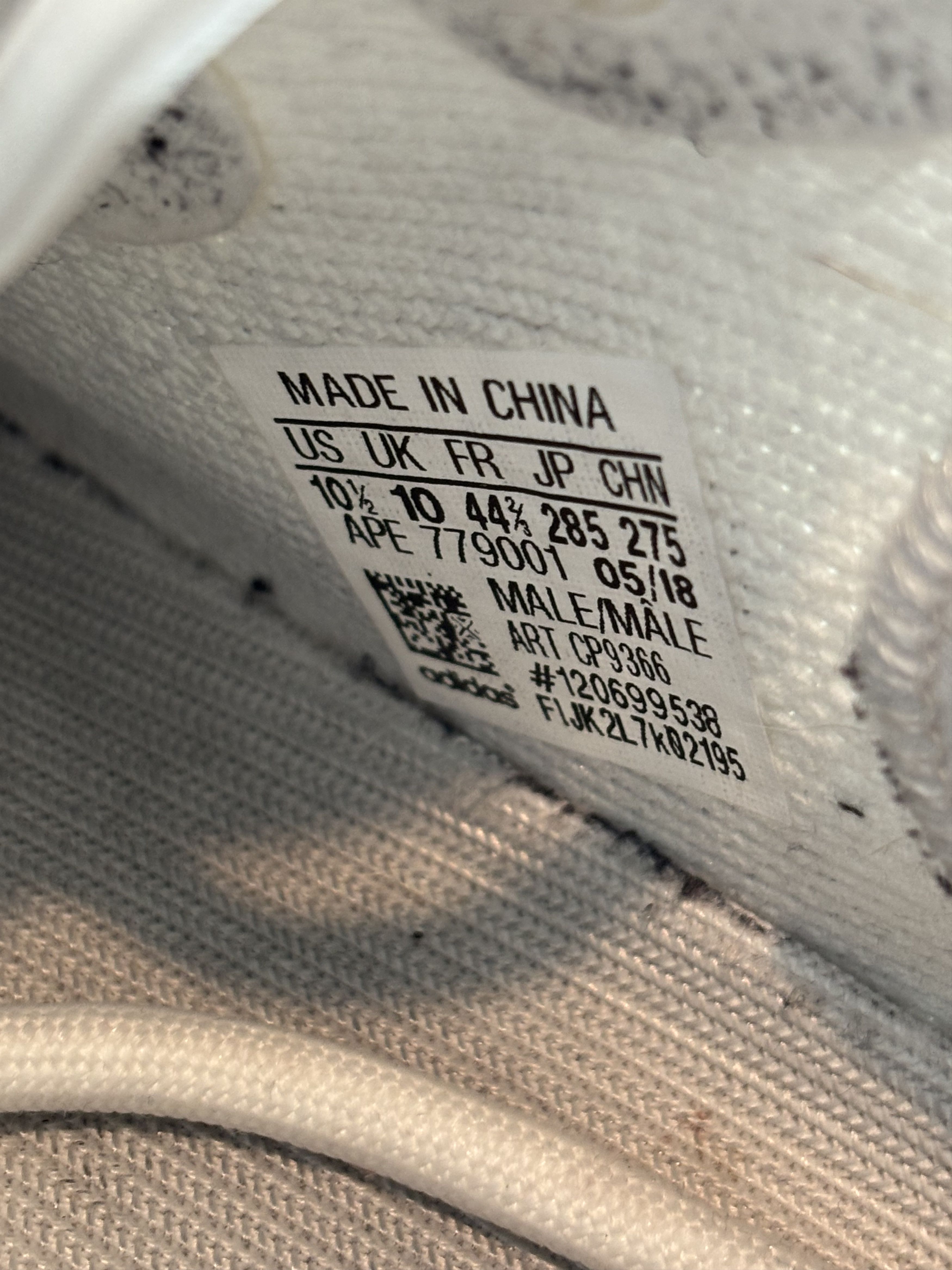 Yeezy Yeezy Boost 350 V2 Triple White Size US 10.5 / EU 43-44 - 12 Thumbnail