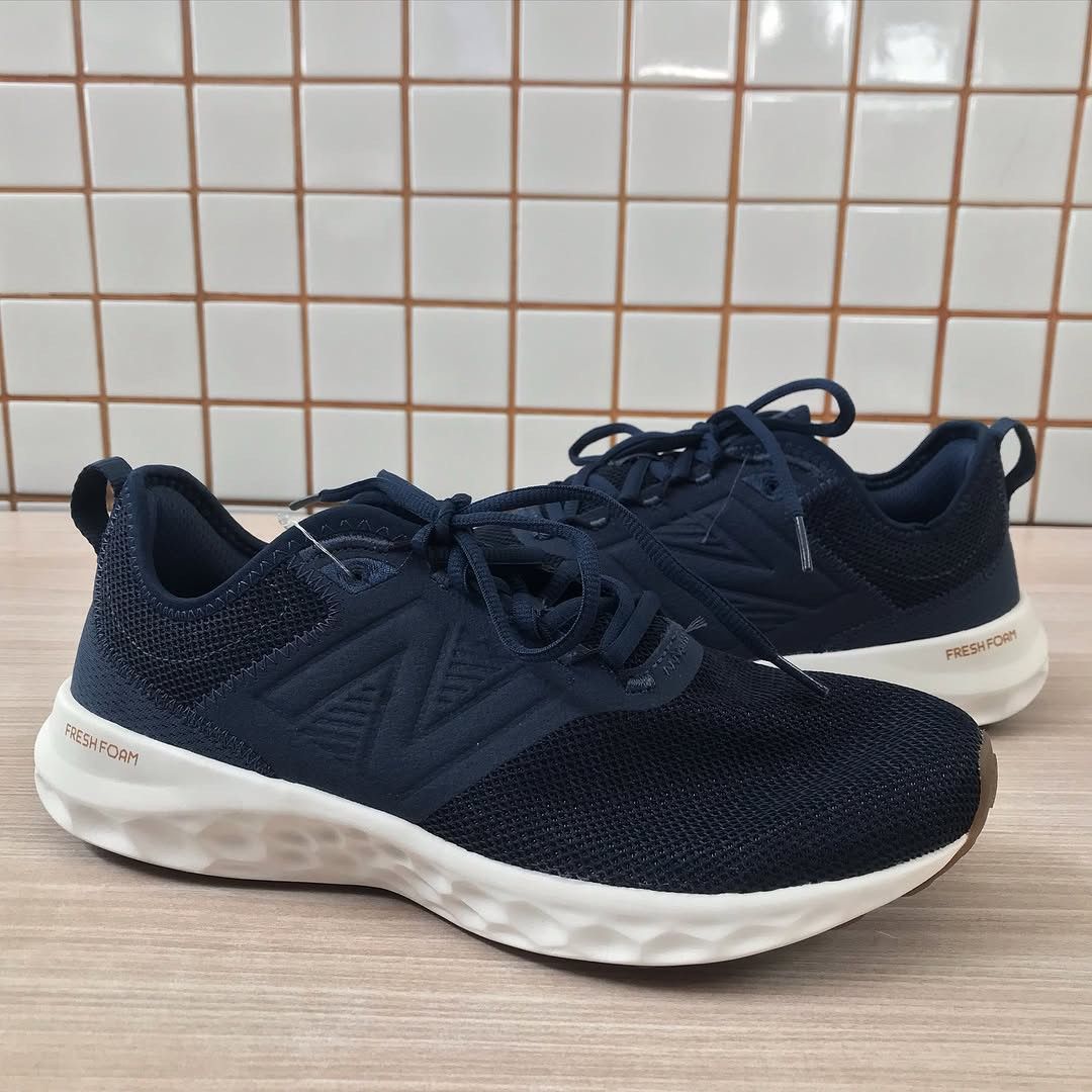 Reebok New Balance Fresh Foam Navy Blue New Balance Men's Fresh Size US 8.5 / EU 41-42 - 3 Thumbnail
