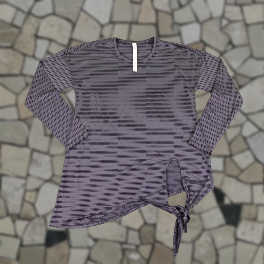 Lululemon VINTAGE Lululemon Shirt Womens 6 Gray Striped Long Sleeve Yoga Top Activewear Size M / US 6-8 / IT 42-44 - 1 Thumbnail