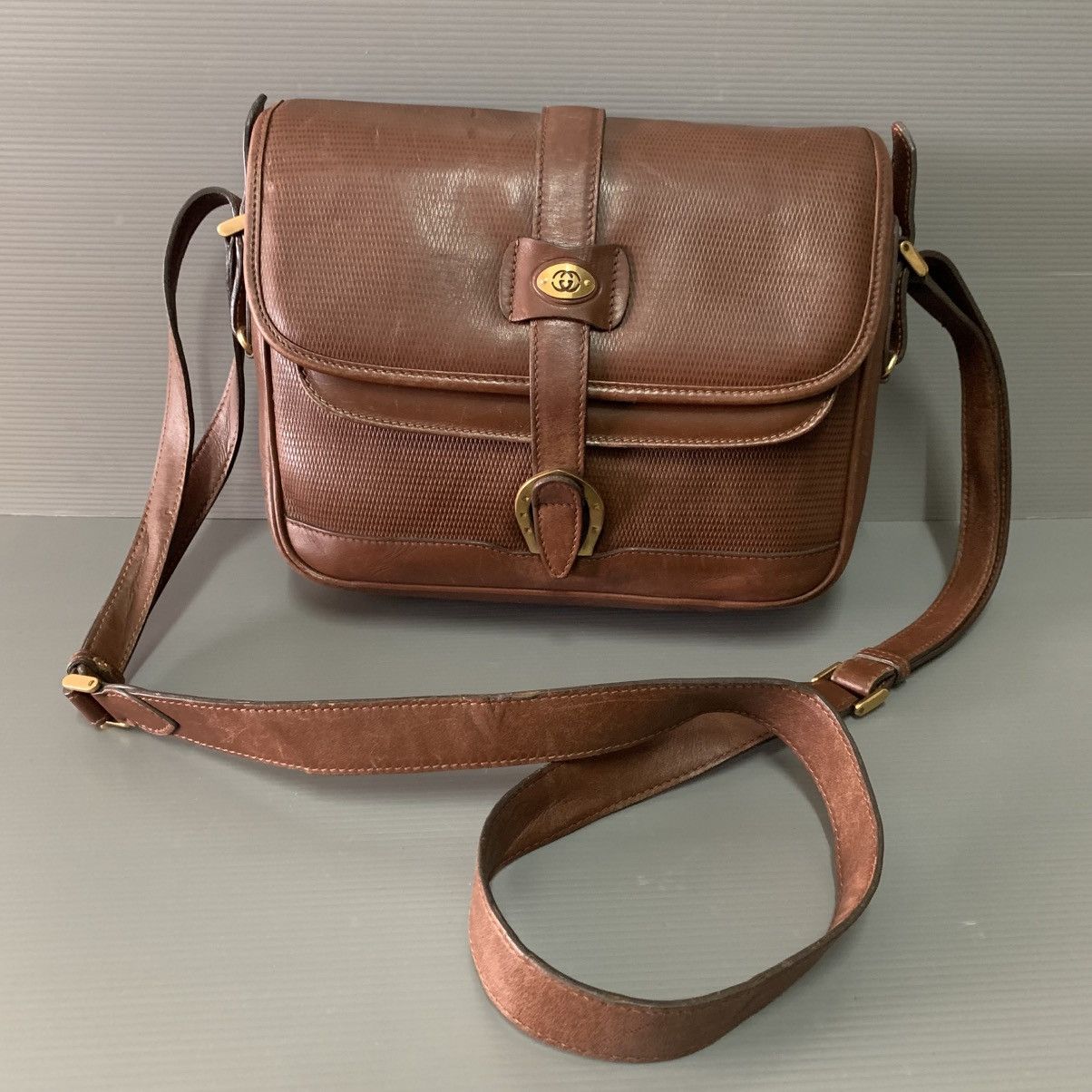 Gucci Gucci Vintage Leather Slingbag Size ONE SIZE - 1 Thumbnail