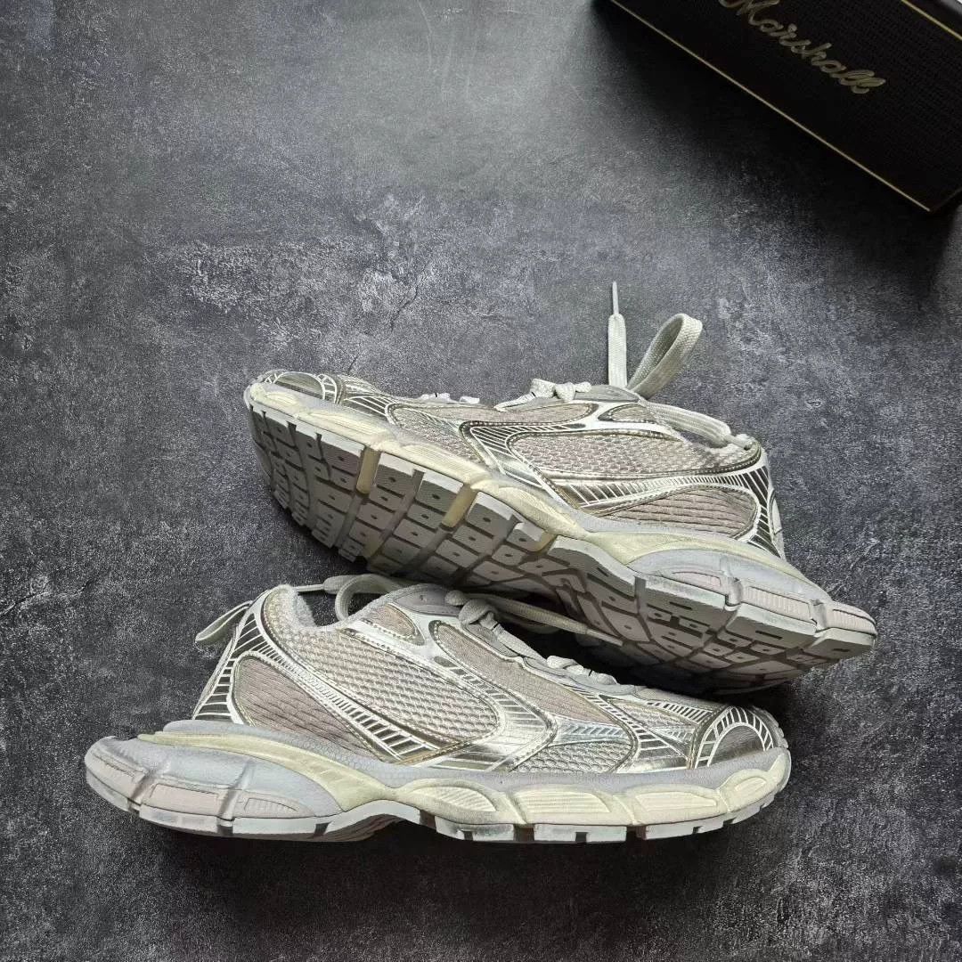 Balenciaga Balenciaga Beige Lowtop Sneakers XXXL Men Size US 10 / EU 43 - 1 Thumbnail