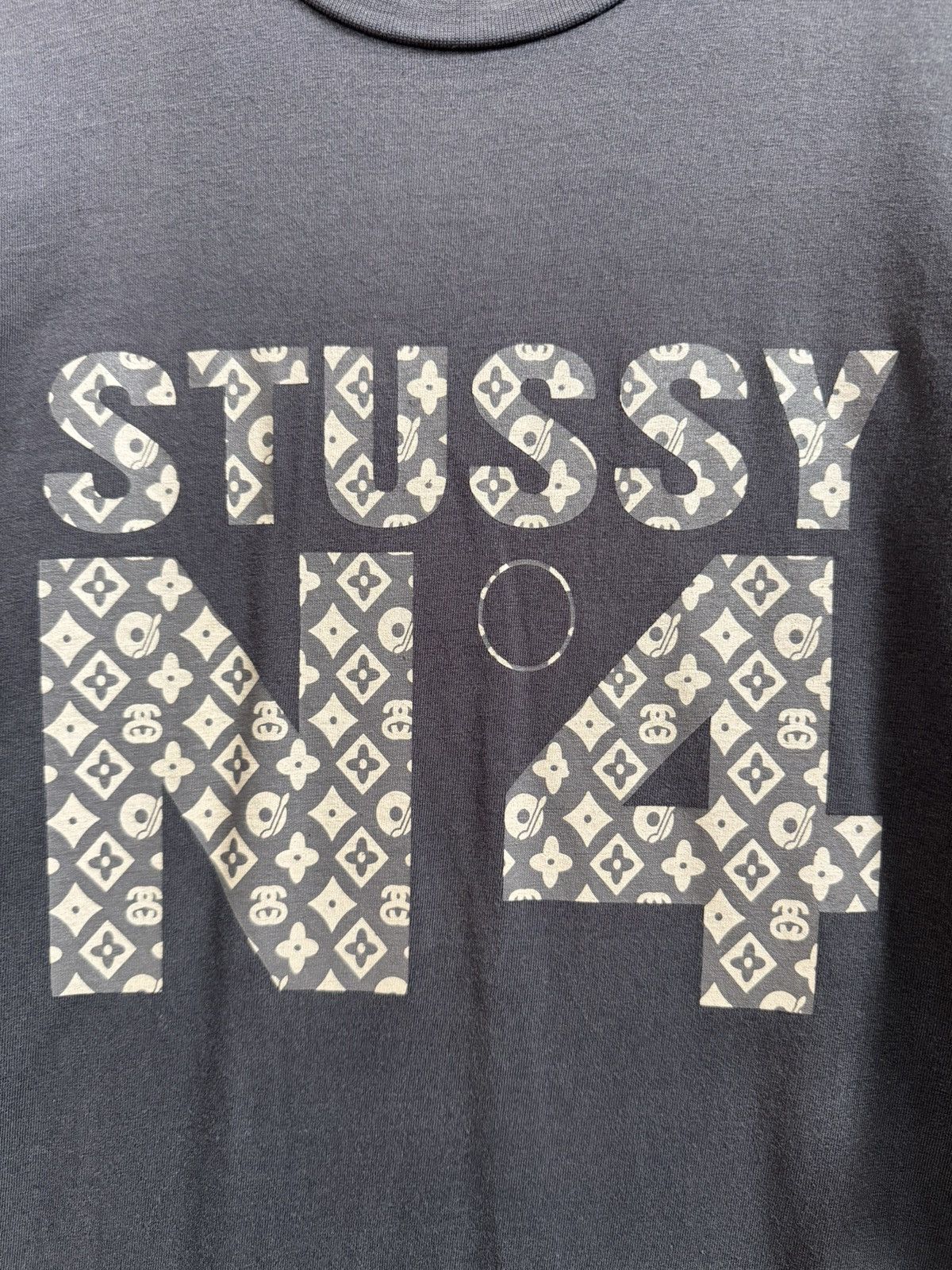 Stussy Vintage Stussy No 4 Monogram LV T-Shirt Size US L / EU 52-54 / 3 - 8 Thumbnail
