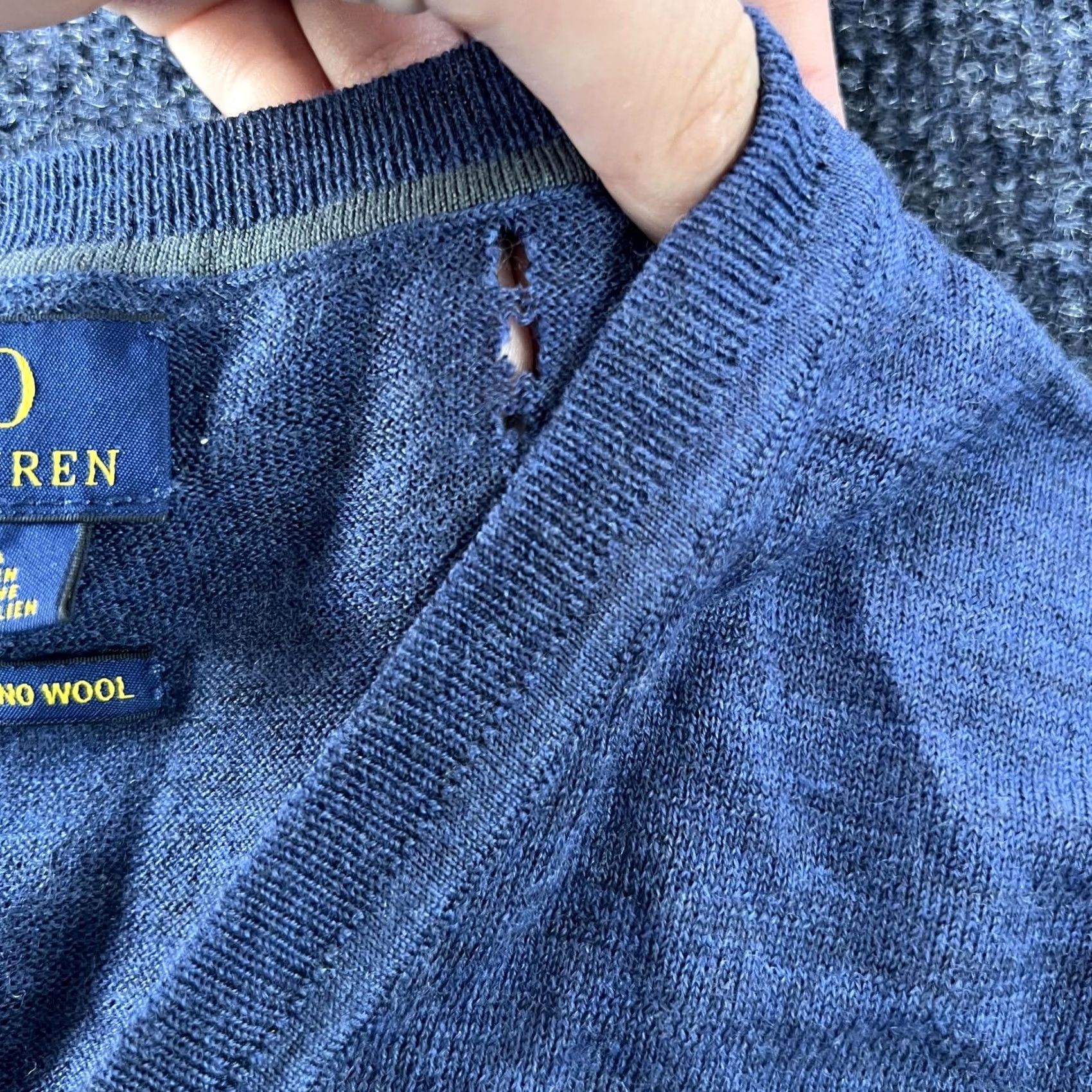 Polo Ralph Lauren Polo Ralph Lauren Sweater Mens Medium Blue Merino Wool V-Neck Pony Pullover Knit Size US M / EU 48-50 / 2 - 4 Thumbnail
