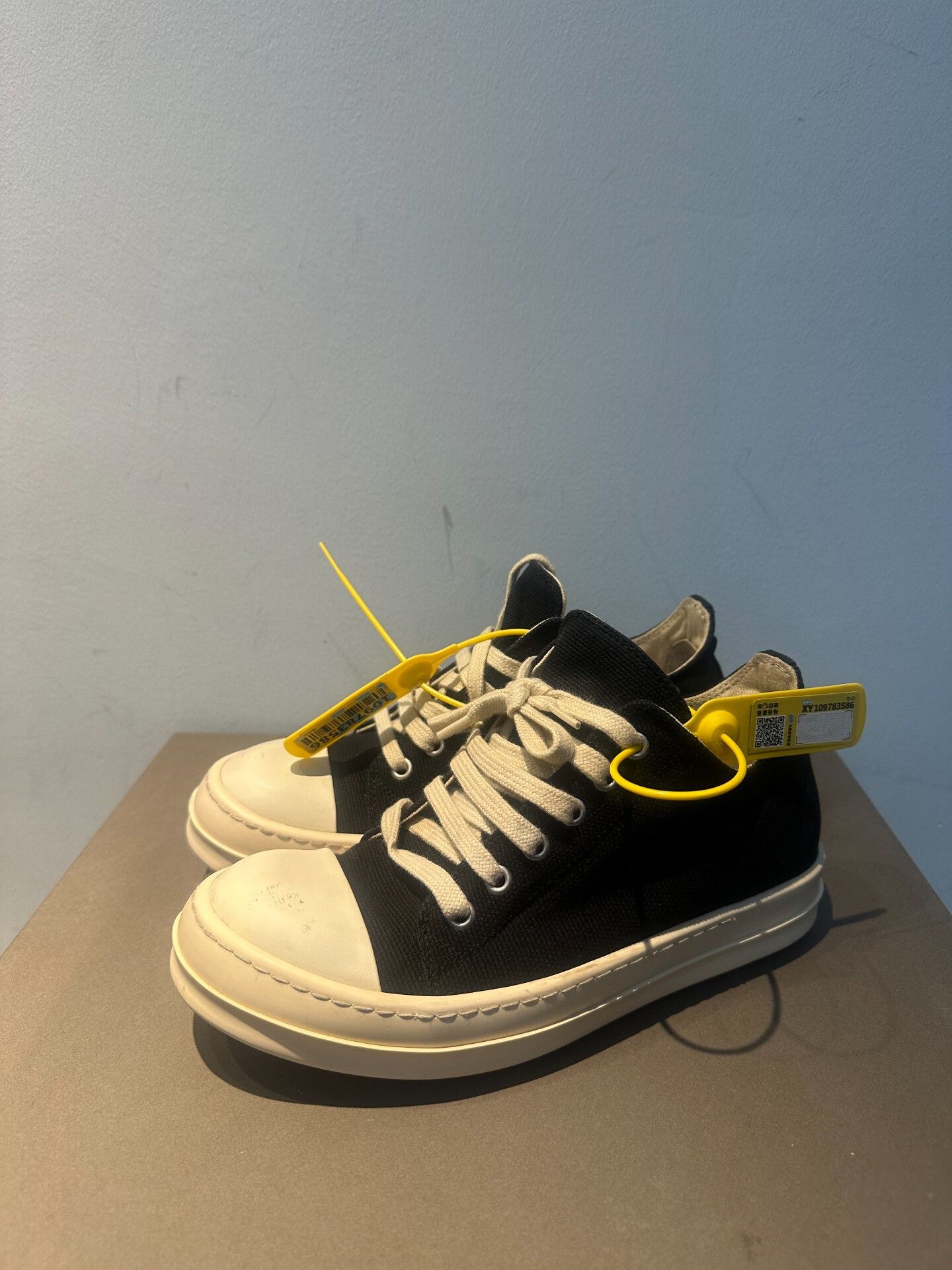 Rick Owens Rick Owens Low-Top Canvas Sneakers Size US 6 / IT 36 - 1 Thumbnail
