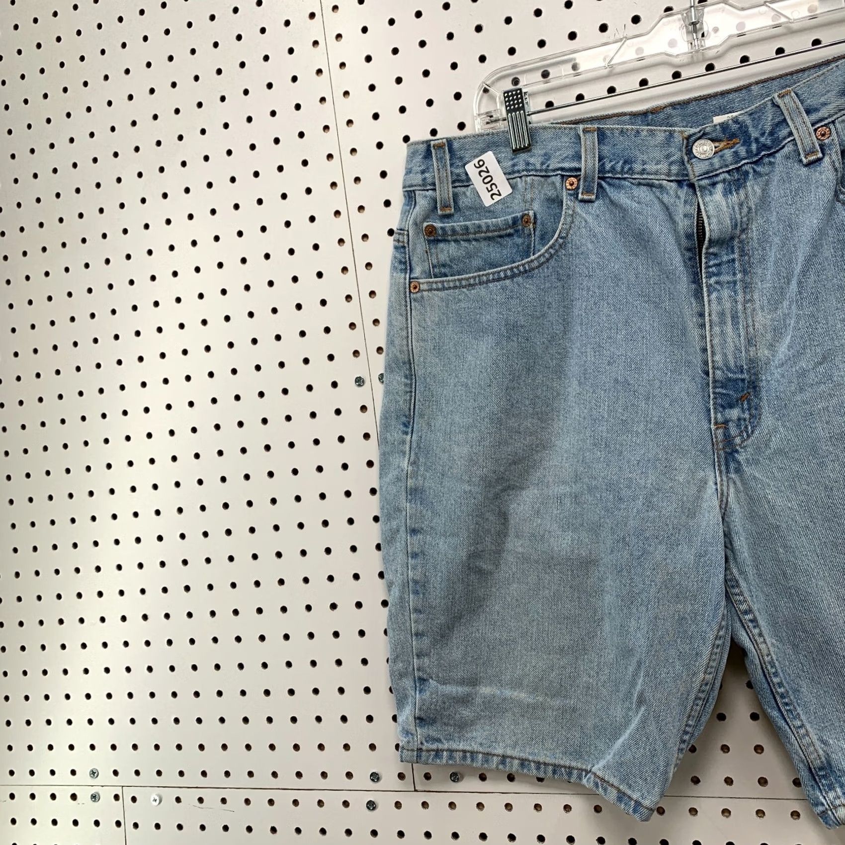 Levi's VINTAGE Levi's 505 Denim Shorts Mens Size 38 Light Wash Blue Bermuda 9 in Inseam 5-Pocket Design Modern Fit Mens Size US 38 / EU 54 - 3 Thumbnail