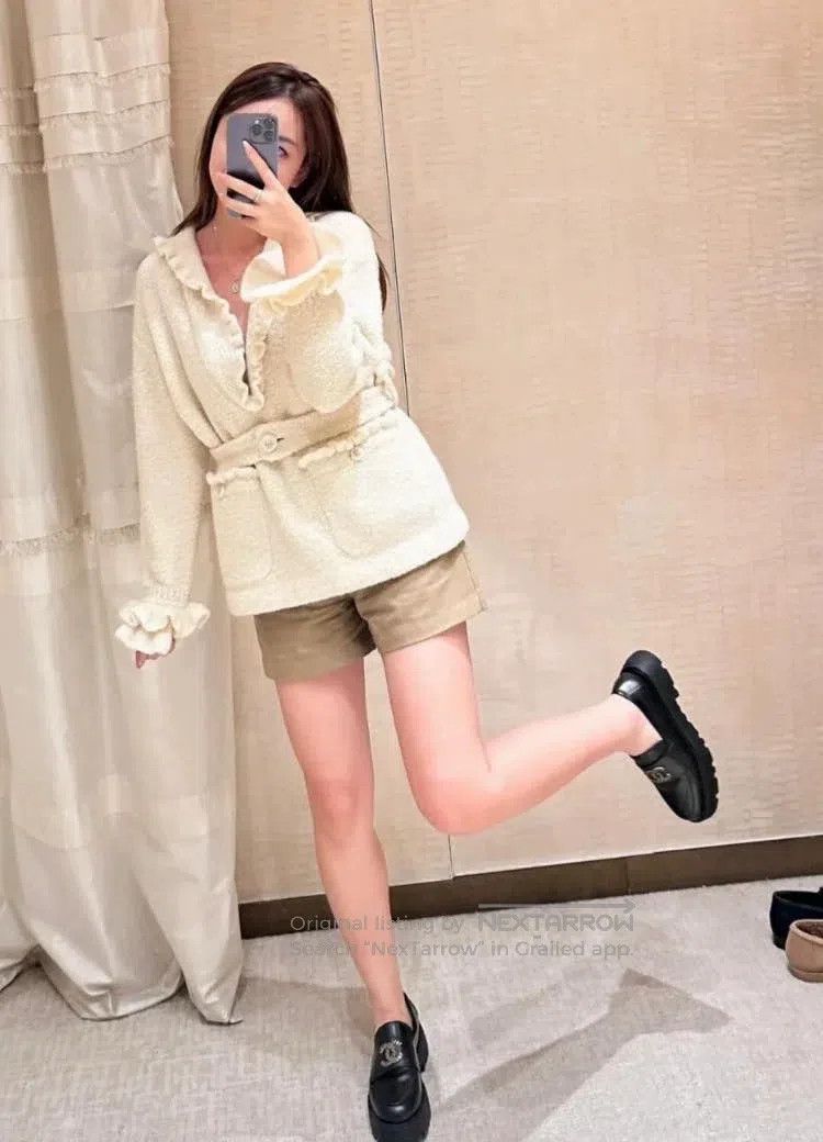 Chanel Chanel Two-pocket sweater with milky white flowers Size XS / US 0-2 / IT 36-38 - 9 Thumbnail