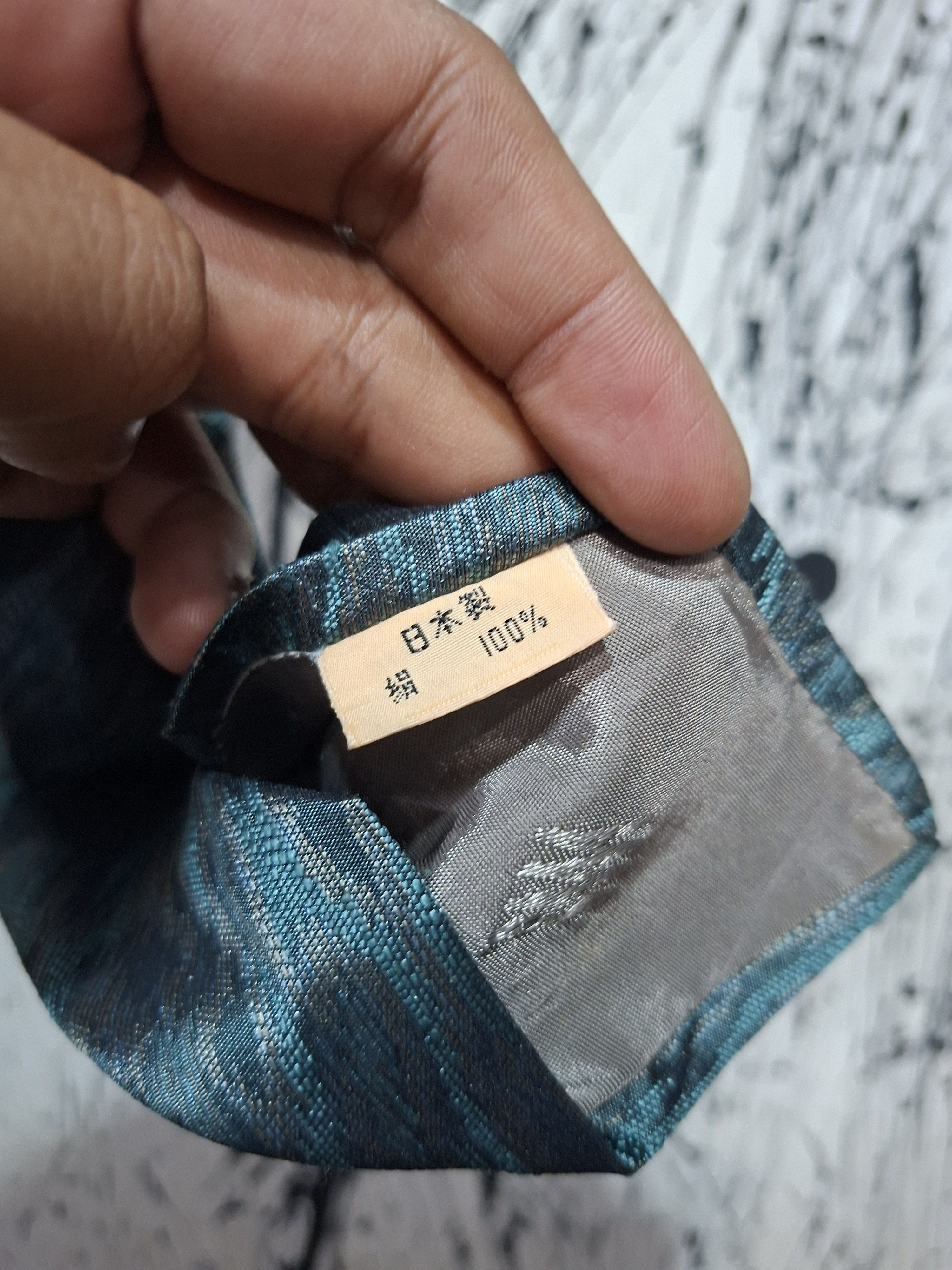 Issey Miyake ISSEY MIYAKE ABSTRACT DESIGN 100% SILK TIE Size ONE SIZE - 6 Thumbnail