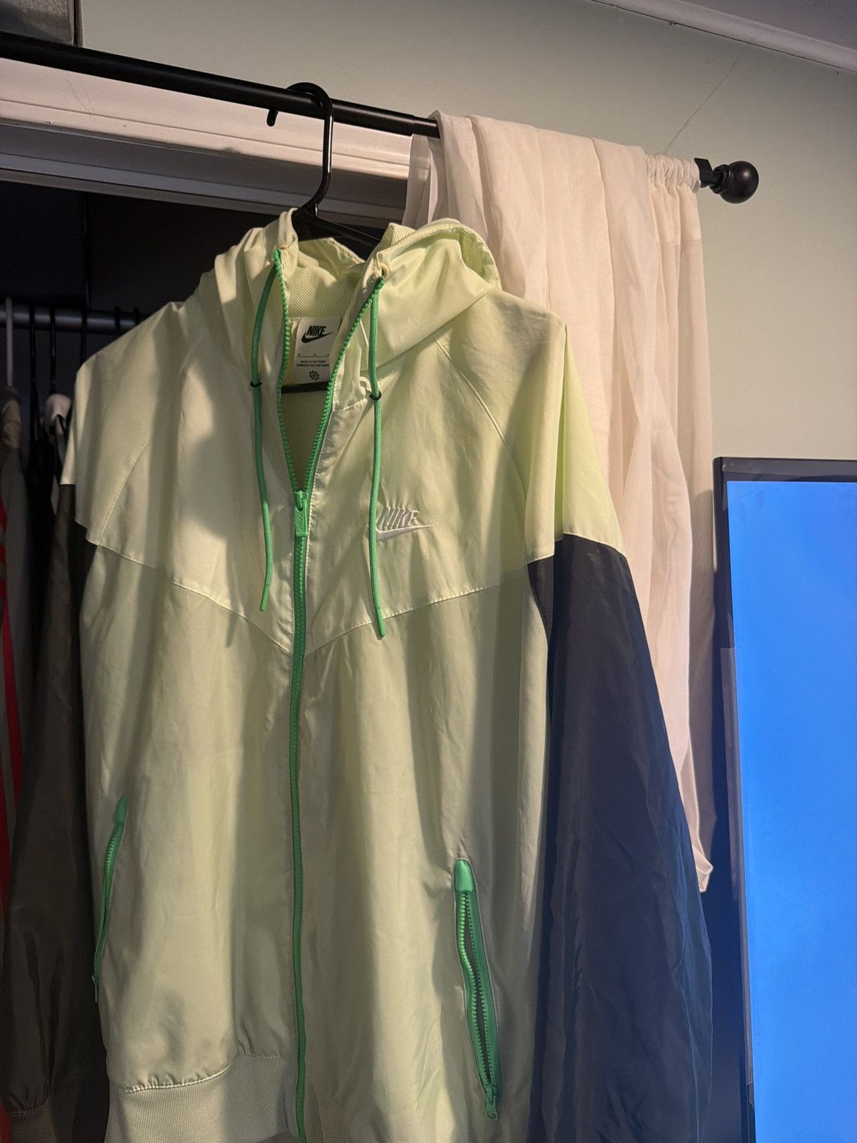 Nike Nike neon windbreaker Size US M / EU 48-50 / 2 - 2 Thumbnail