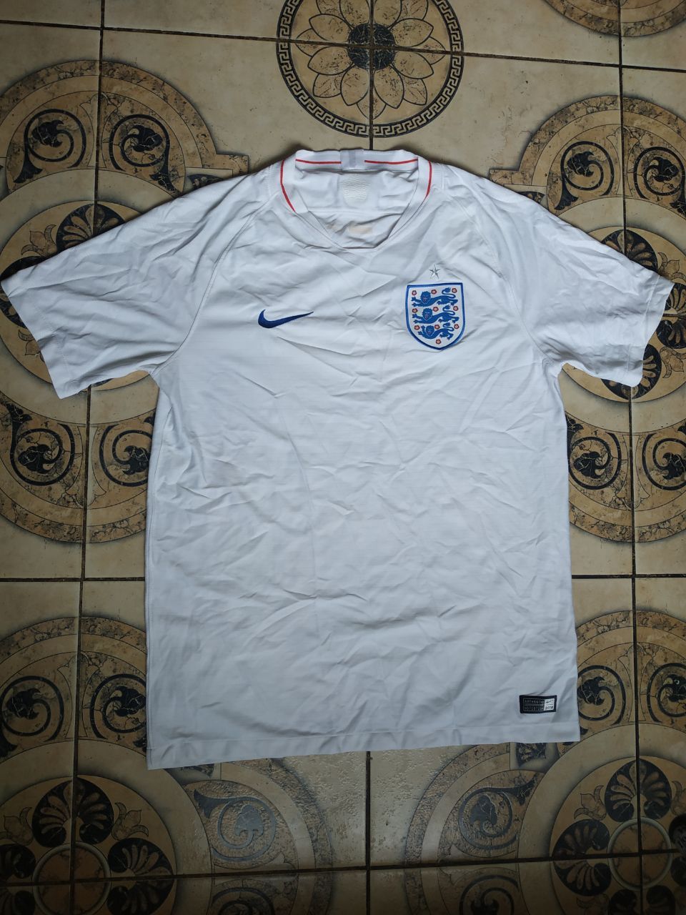 Nike Nike England 2018 World Cup Home Football Shirt Jersey L Size US L / EU 52-54 / 3 - 1 Thumbnail