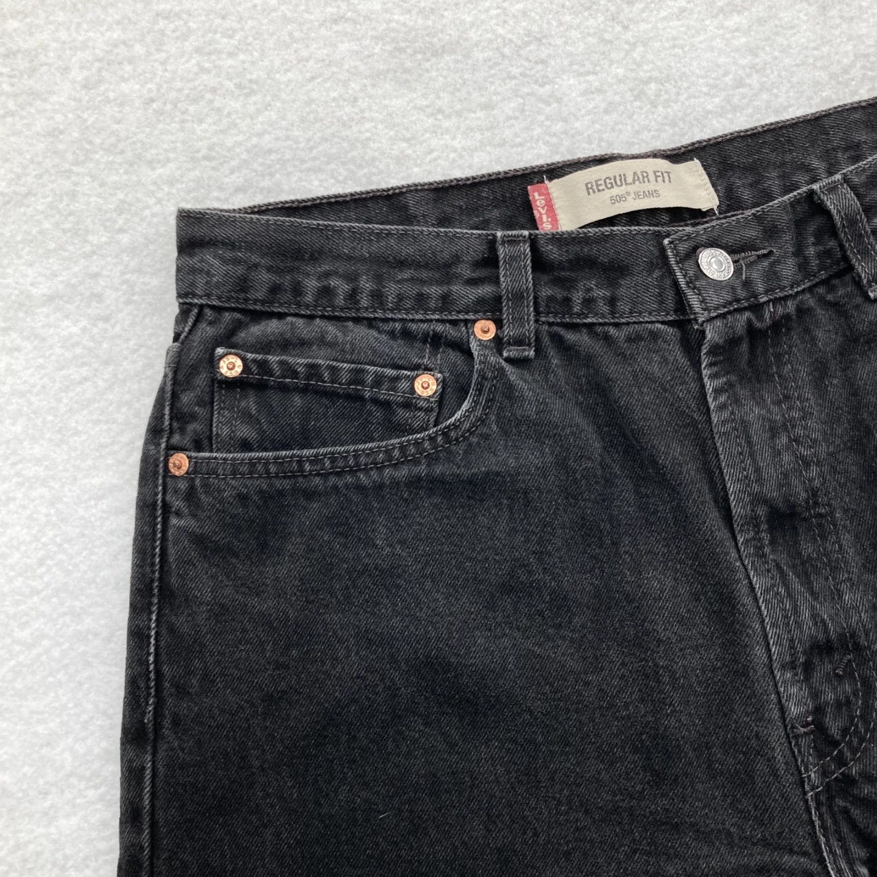 Levi's VINTAGE Levi's 505 Jeans Mens 36x32 Regular Fit Straight Leg Black Denim 2004 Y2K Size US 36 / EU 52 - 3 Thumbnail