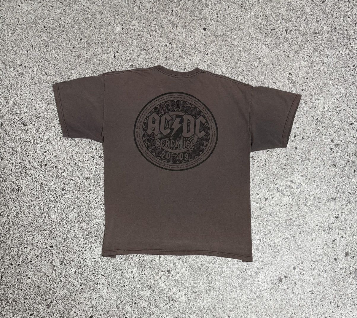 AC/DC × Band Tees Rare Vintage 2009 AC/DC Black Ice Band Rock Retro T-Shirt Size US XXL / EU 58 / 5 - 6 Thumbnail