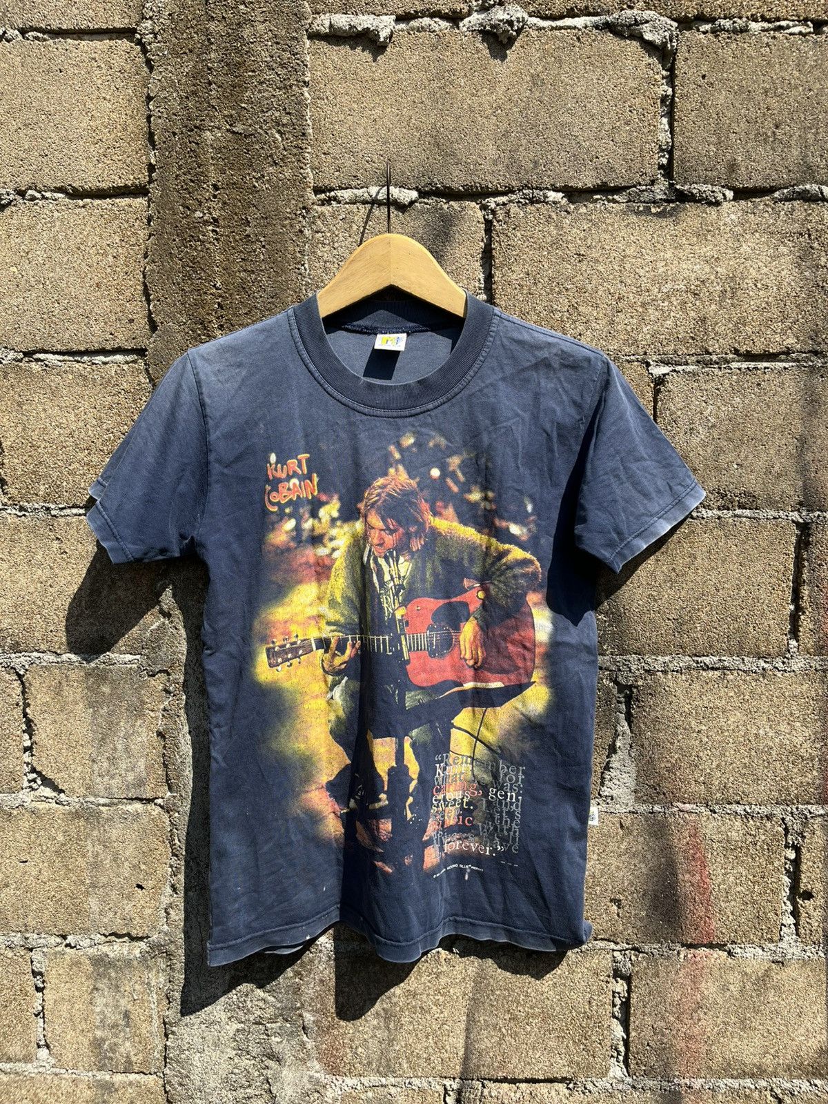 Nirvana Vintage kurt cobain nirvana band moving blue 2001 Size US S / EU 44-46 / 1 - 1 Thumbnail