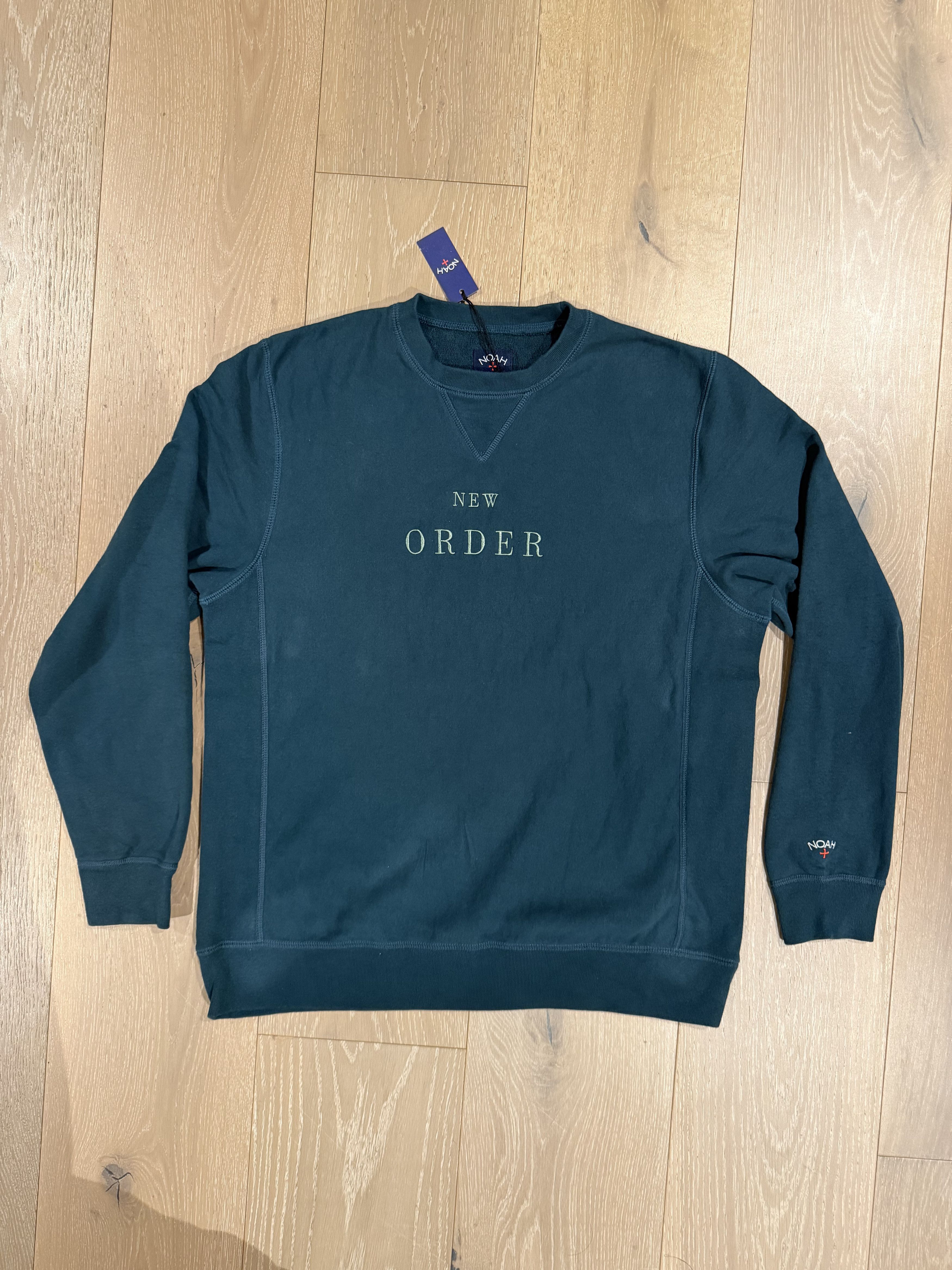 Noah 💚 SS21 Noah x New Order Embroidered Crewneck Temptation NEW Size US L / EU 52-54 / 3 - 3 Thumbnail