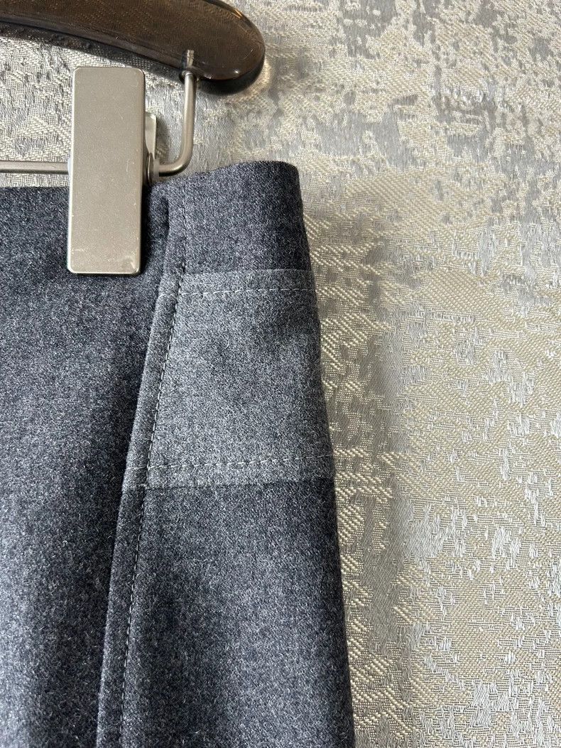 Loro Piana LORO PIANA Dark grey half skirt with sheared wool Size 27" / US 4 / IT 40 - 7 Thumbnail