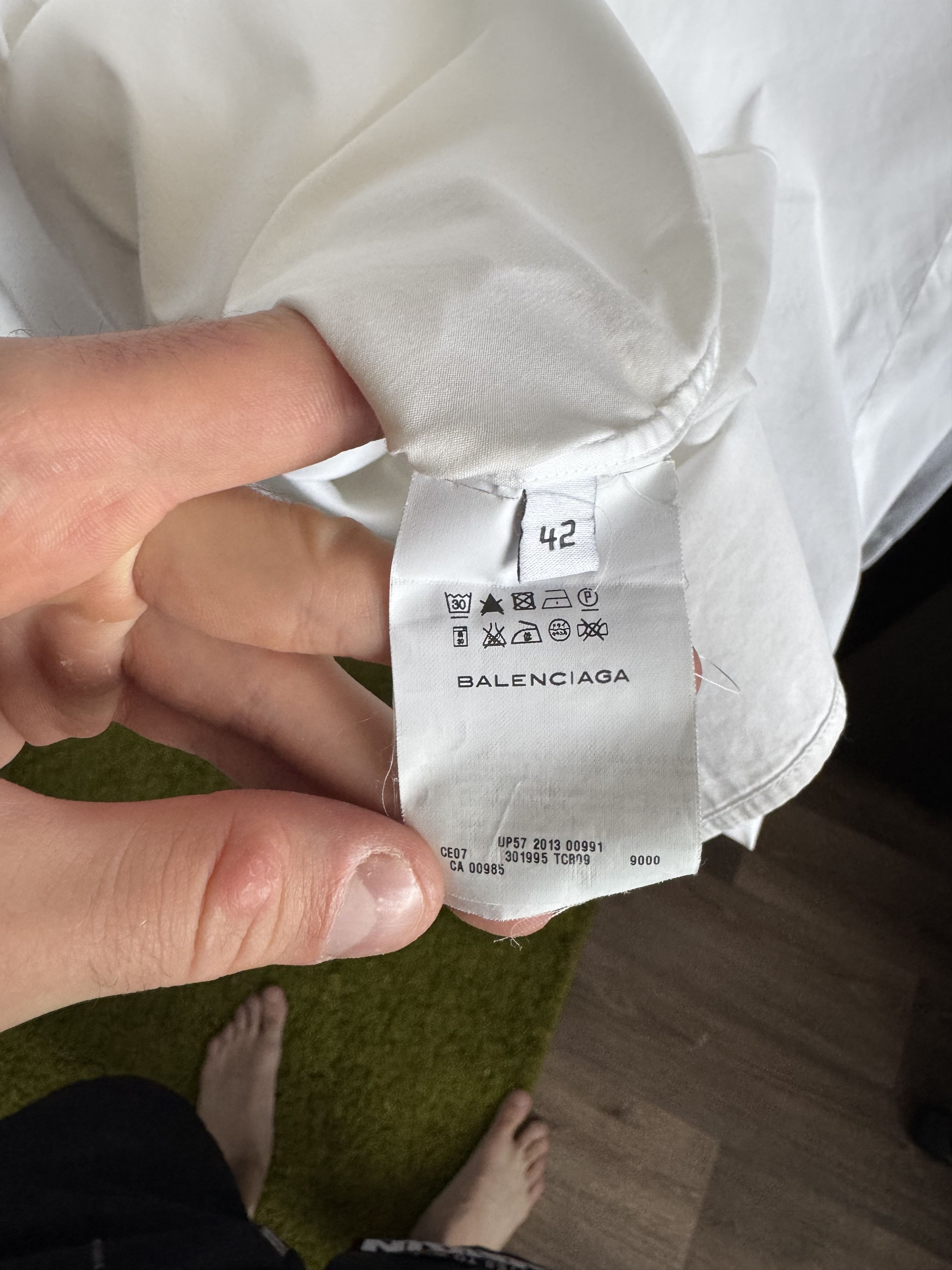 Balenciaga Balenciaga White Italian Cotton Button Shirt Size 42 Size US S / EU 44-46 / 1 - 4 Thumbnail