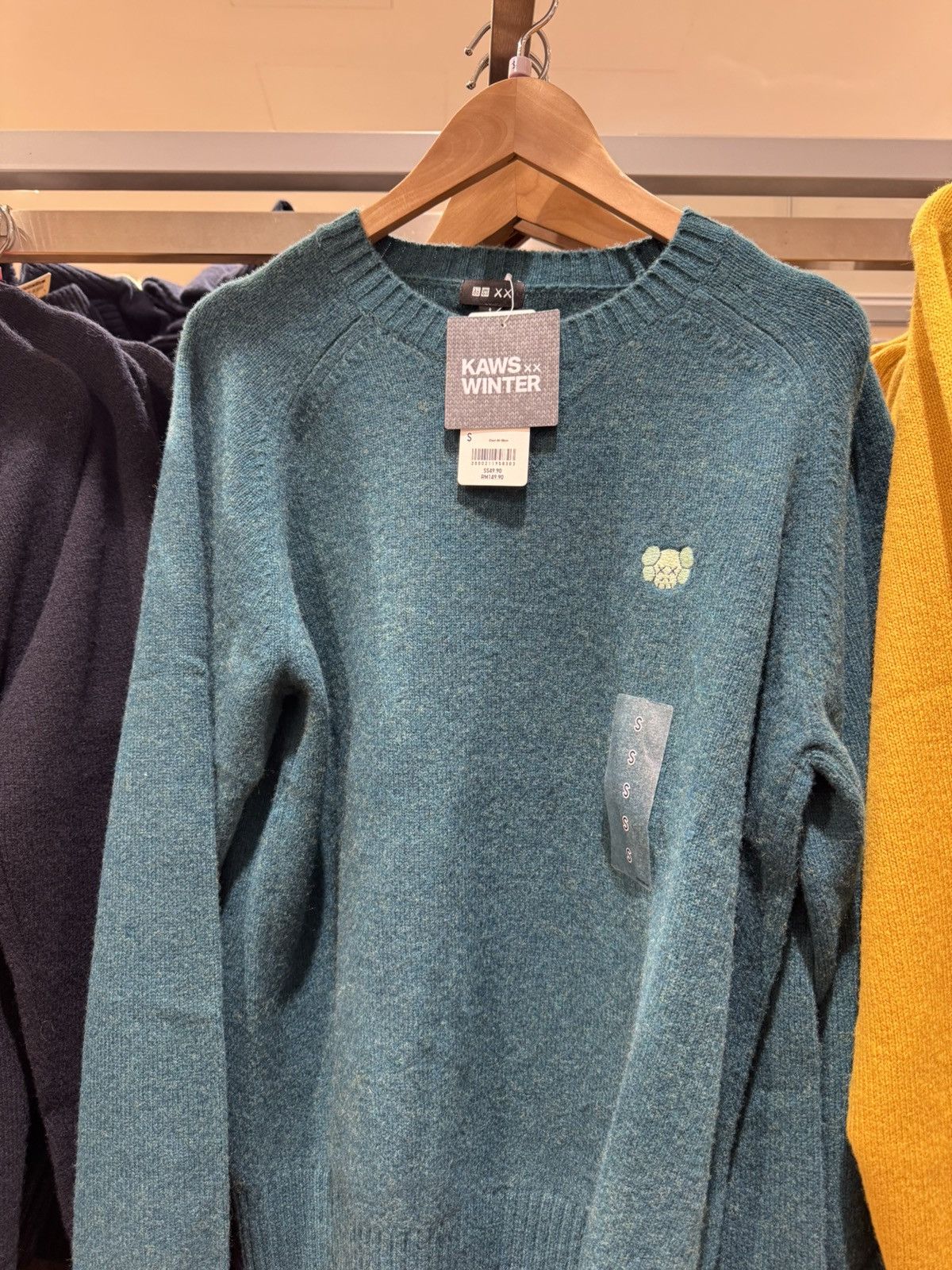 Kaws × Uniqlo Uniqlo X Kaws Lambswool Crew Neck Sweater Size US S / EU 44-46 / 1 - 3 Thumbnail