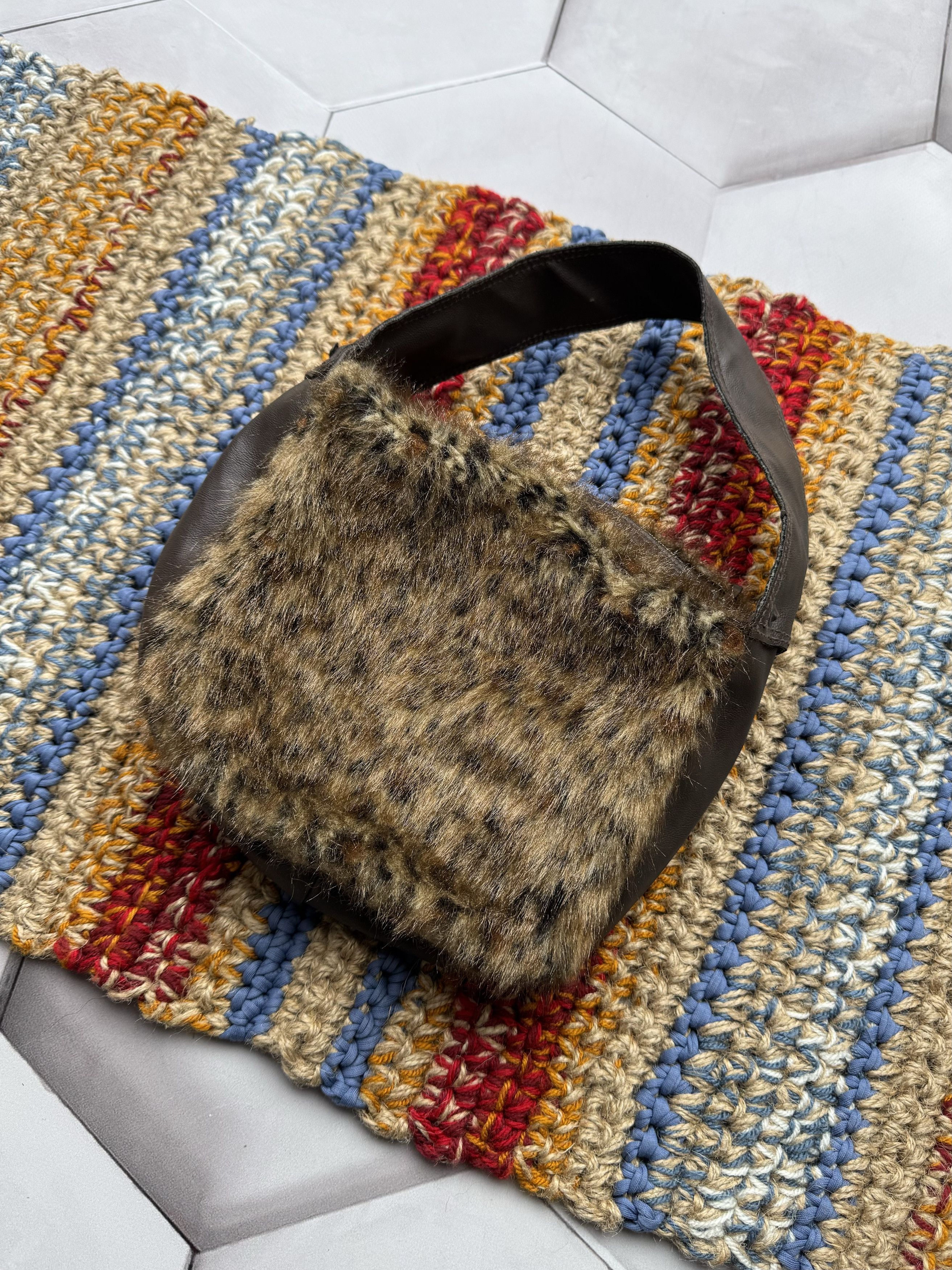 Vintage Faux Fur Handle Bag A649