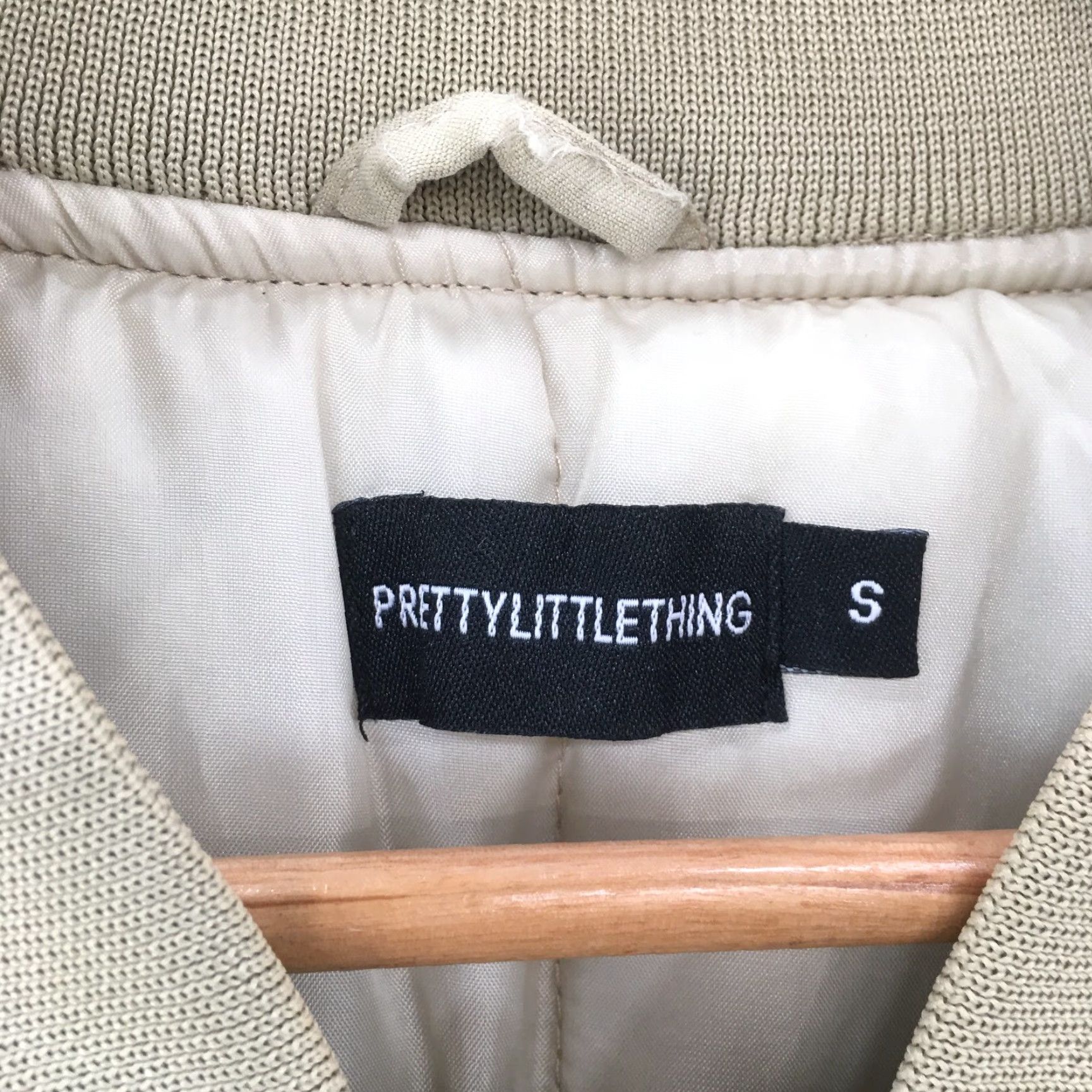 PrettyLittleThing Pretty Little Thing Cropped Bomber Jacket Womens Small Beige Zip Up Long Sleeve Size S / US 4 / IT 40 - 6 Thumbnail