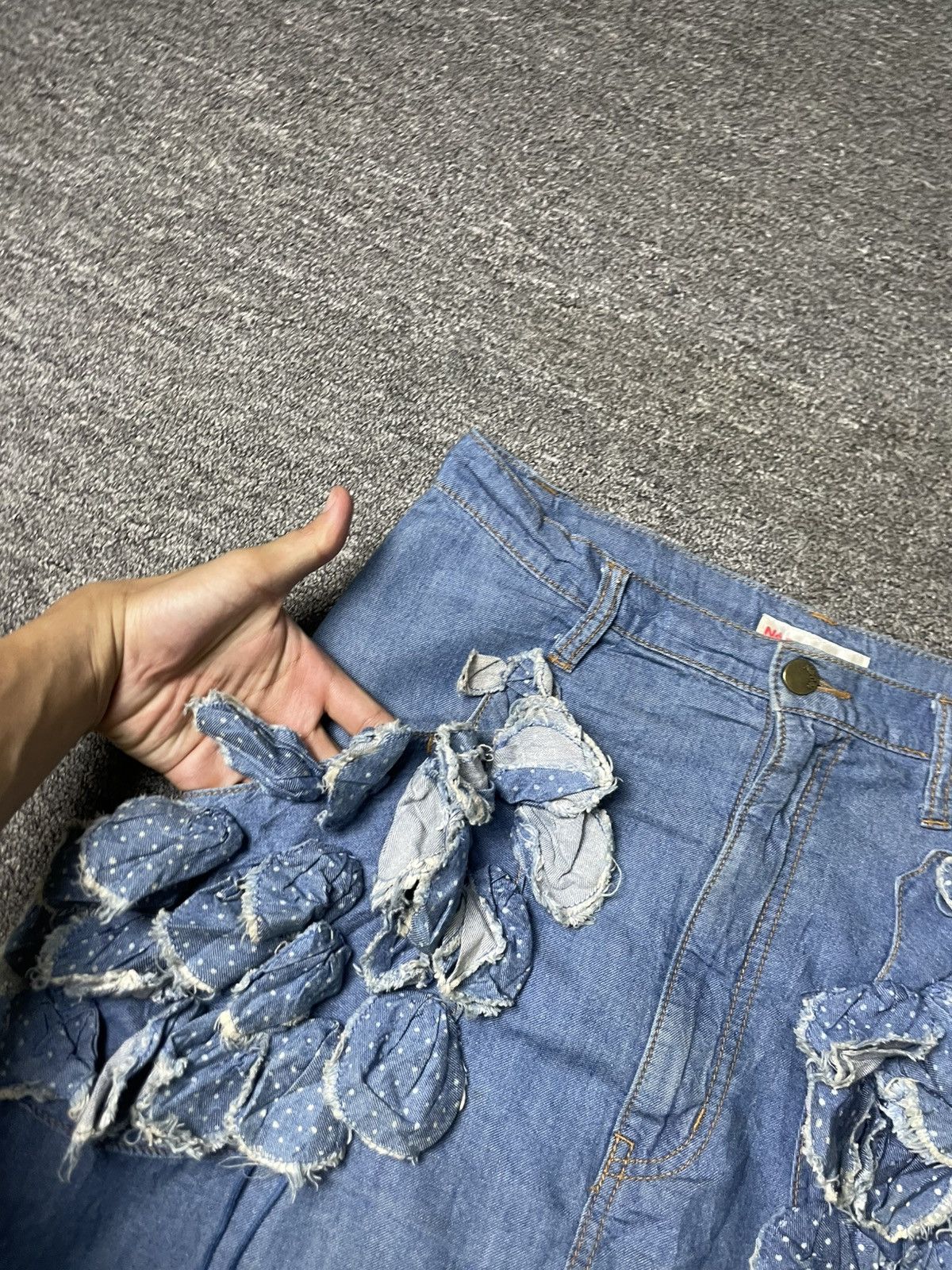 Issey Miyake × Japanese Brand × Ne-Net NE-NET by Issey Miyake Flower Ruffles Denim Skirt (83) Size 30" / US 8 / IT 44 - 6 Thumbnail
