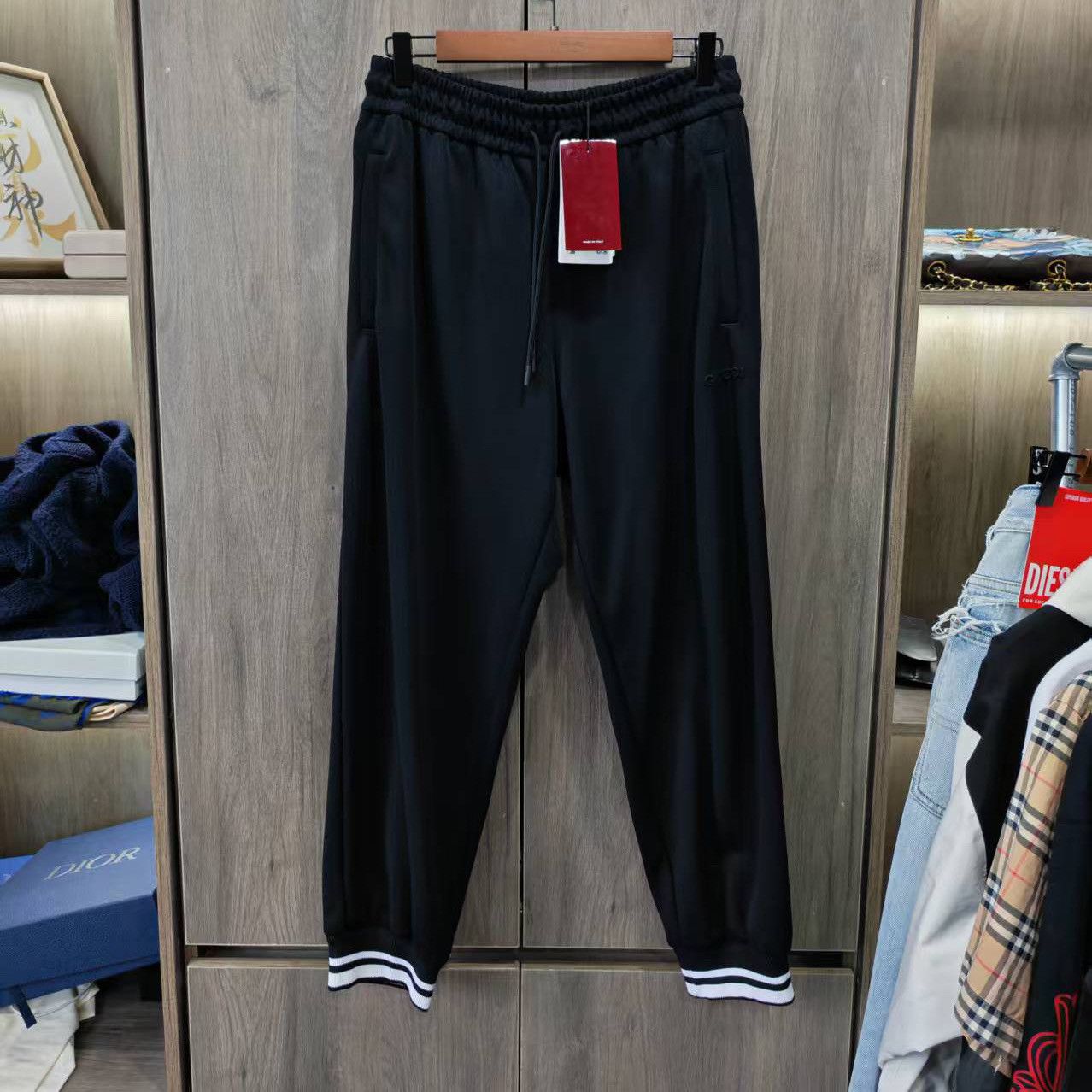 Gucci Gucci Black Logo Stripe Sweatpants Size S Size US 30 / EU 46 - 1 Thumbnail