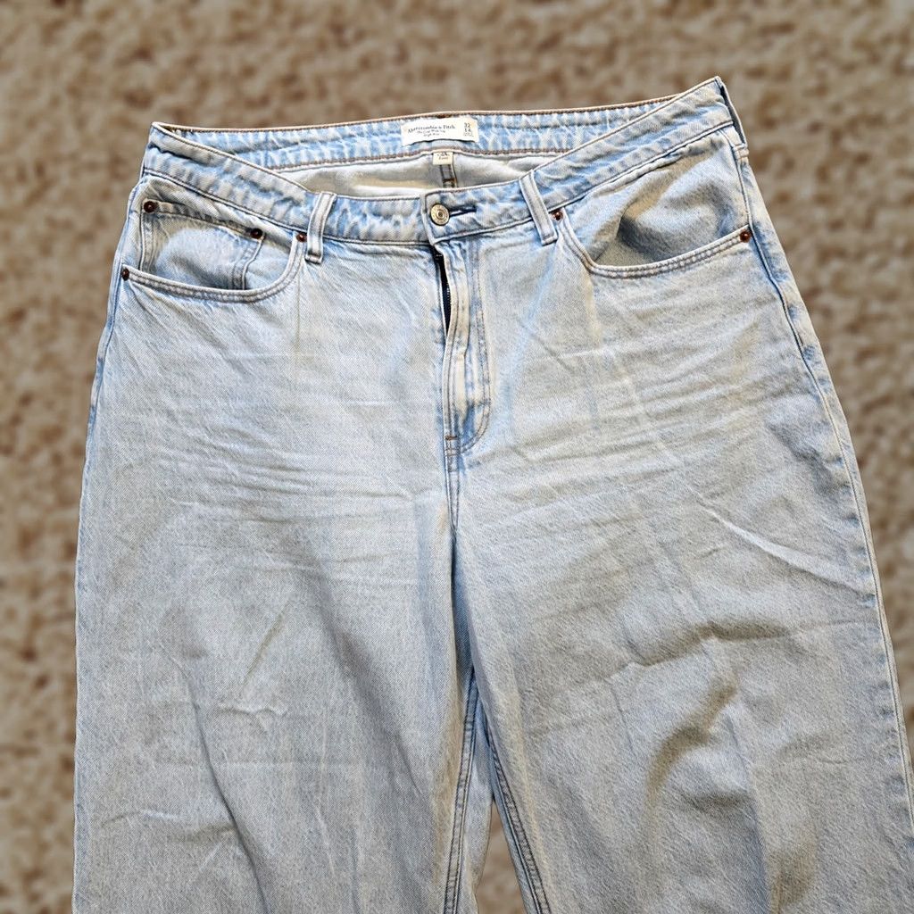 Abercrombie & Fitch Abercrombie & Fitch Jeans Womens Size 14P Short Blue Crop Wide Leg Raw Hem Capsule 90s Off Season Women Size 36" / US 14 / IT 50 - 1 Thumbnail