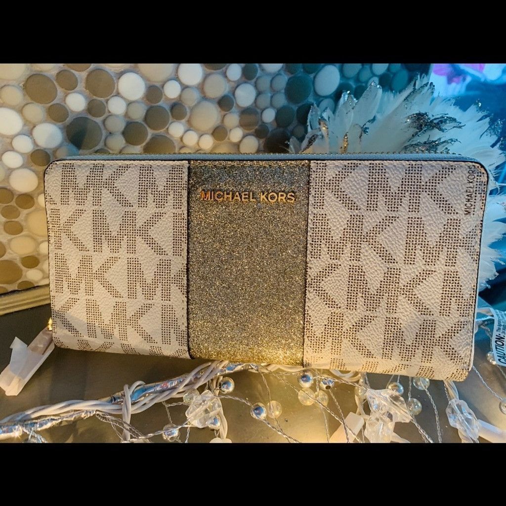 Michael Kors Michael Kors Wristlet in Beige & Gold BN Size ONE SIZE - 2 Thumbnail