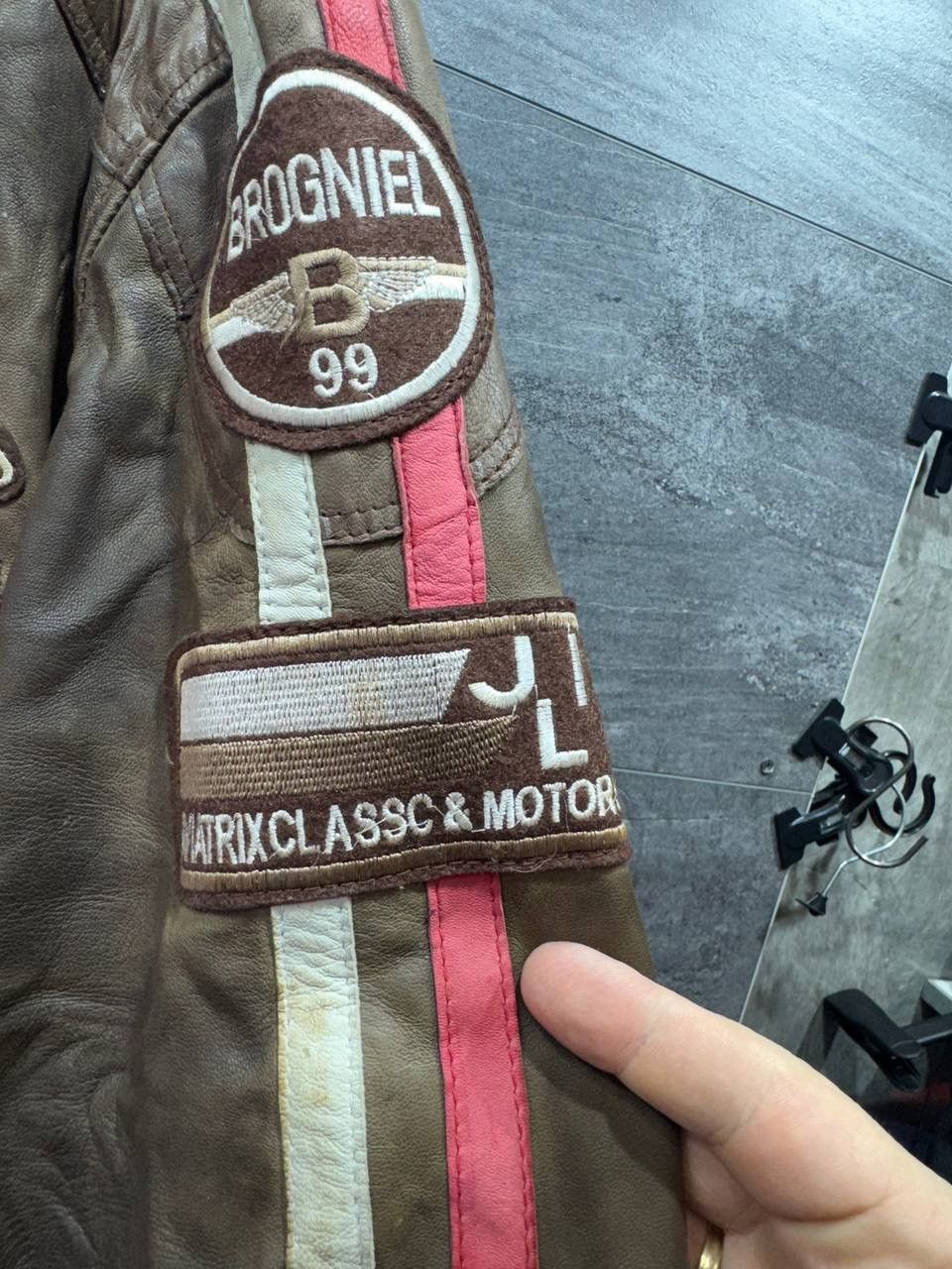 Vintage Aviatrix Men's Real Leather Brown Patch Racing Biker Jacket Size US XL / EU 56 / 4 - 5 Thumbnail