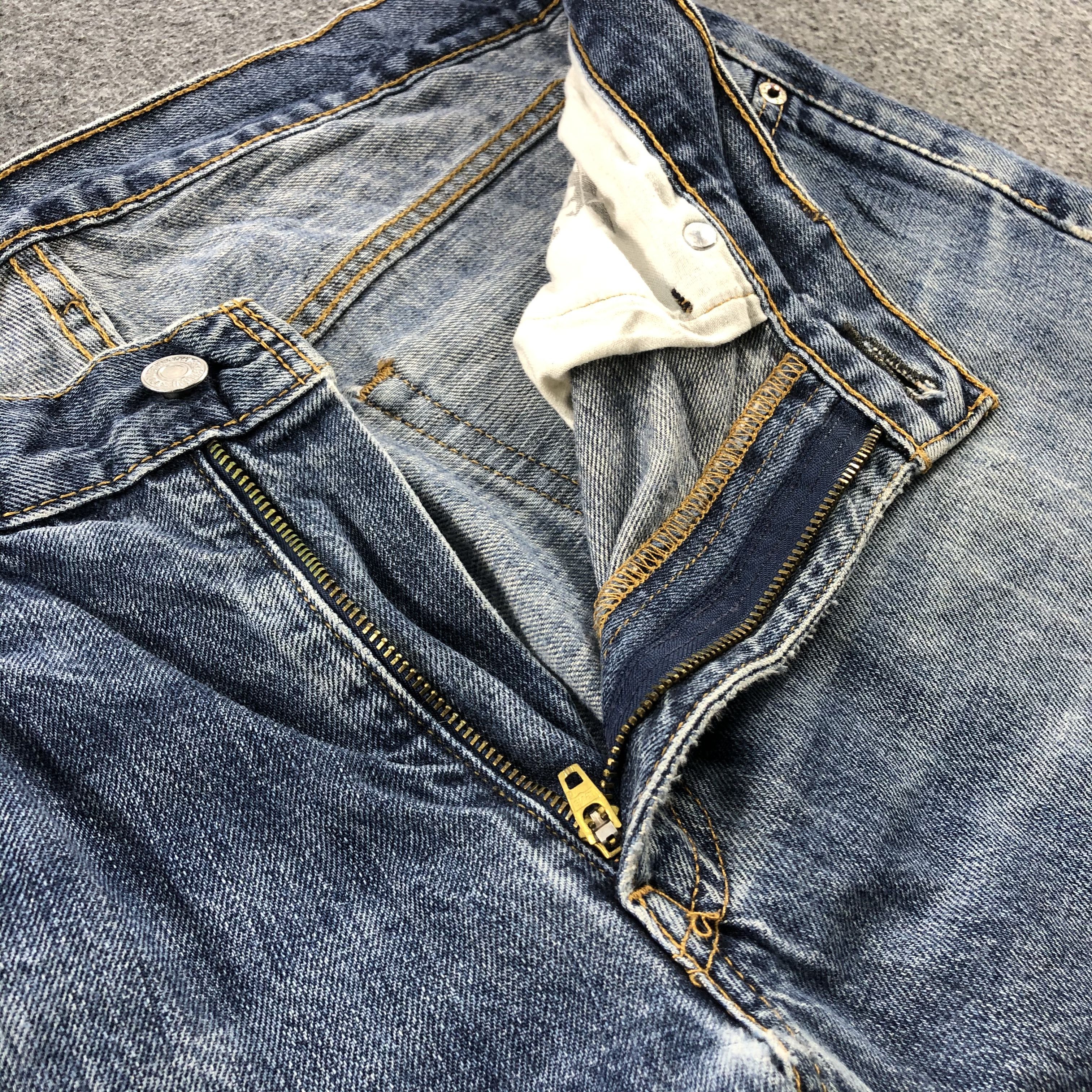 Levi's × Vintage Vintage Blue Wash Levis 559 Jeans-JM1957 Size US 35 - 8 Thumbnail