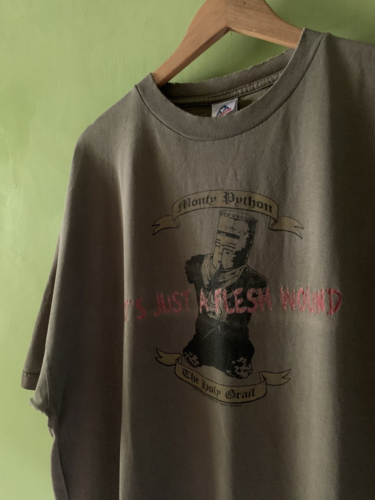 Other Rare Y2K Monty python and the holy grail movie tee Size US XXL / EU 58 / 5 - 1 Thumbnail