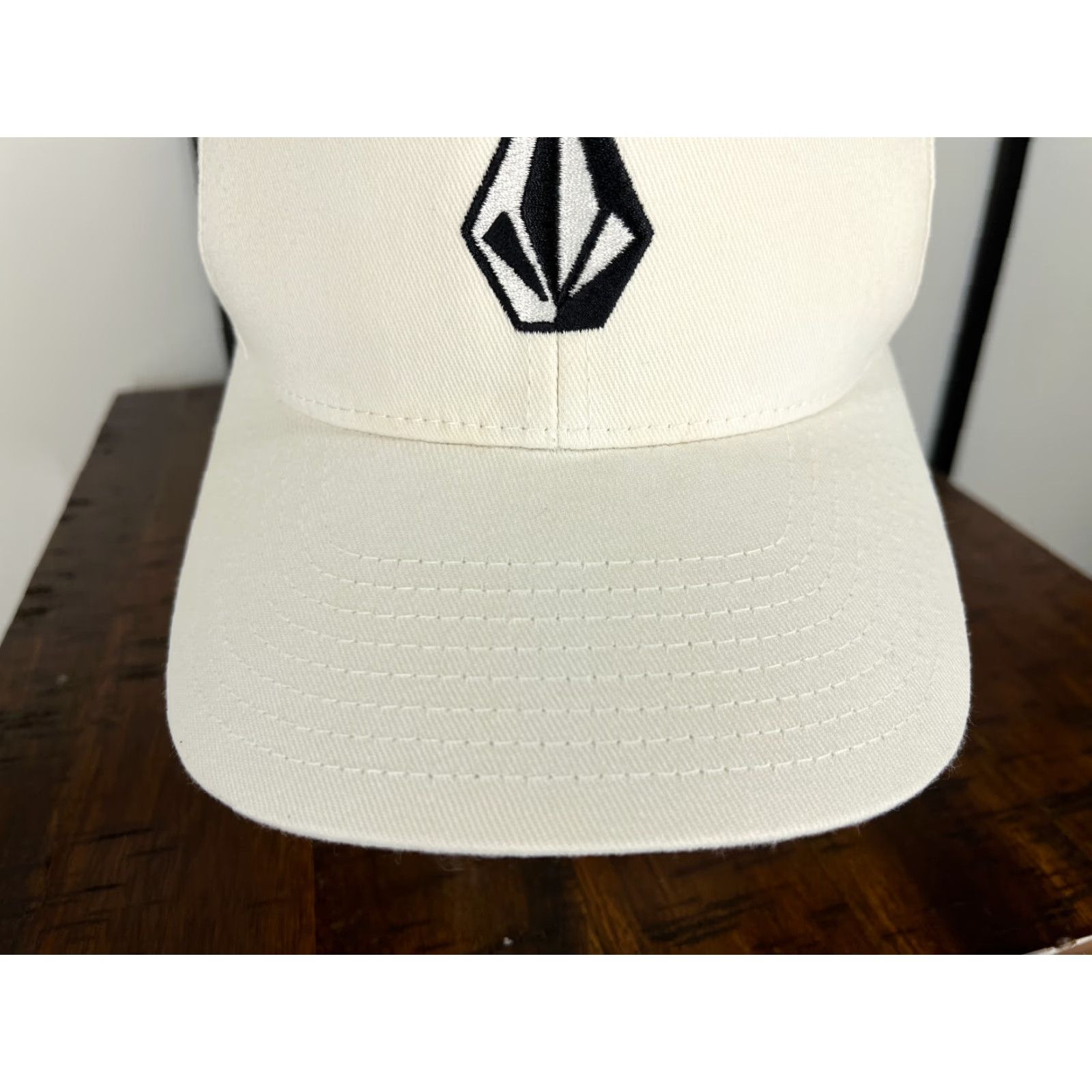 Volcom Volcom Baseball Hat Cap M White Cotton Polyester Spandex Twill Fitted Adult Mens / Beach Style / Casual Size ONE SIZE - 3 Thumbnail