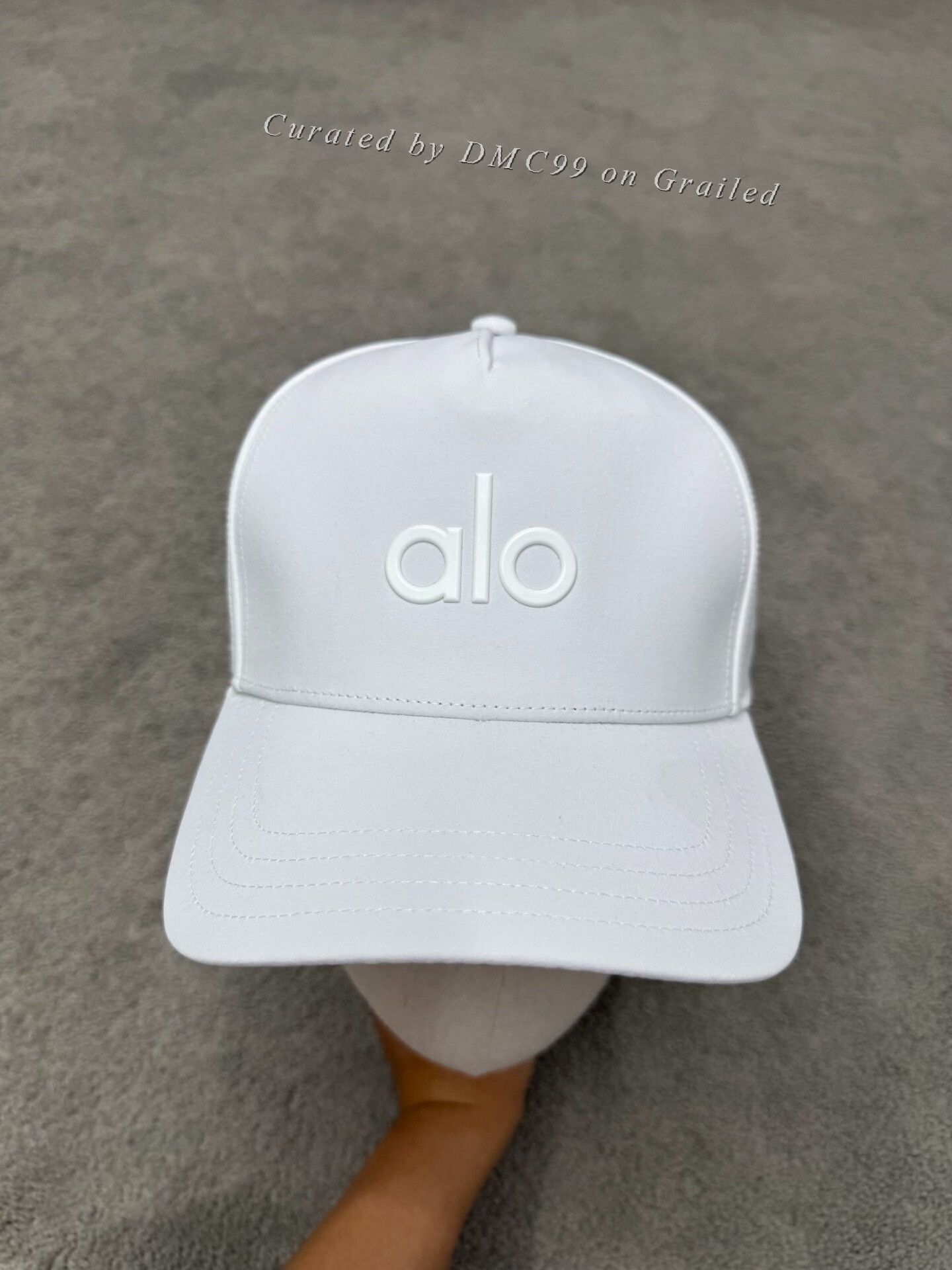 Alo Yoga Alo performance OFF DUTY CAP in white with black logo