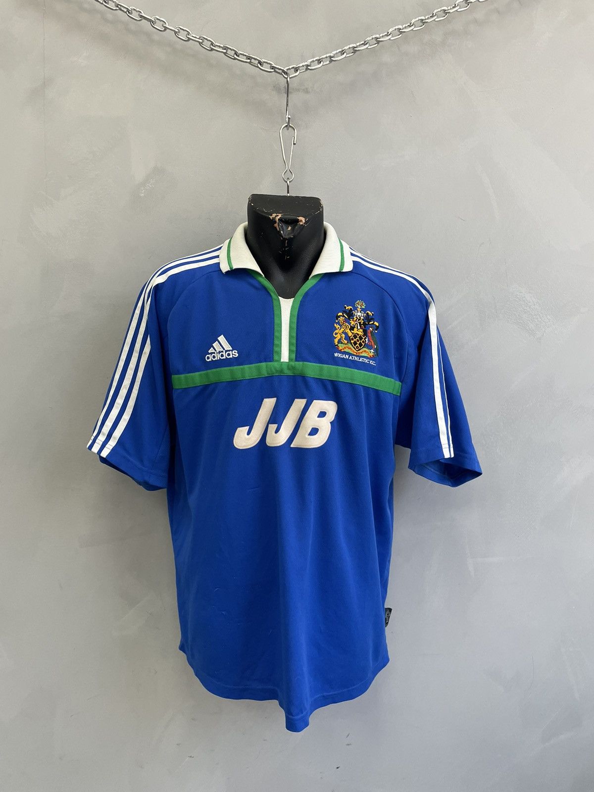 Adidas Vintage retro wigan athletic 2000s jersey t shirt Size US L / EU 52-54 / 3 - 1 Thumbnail