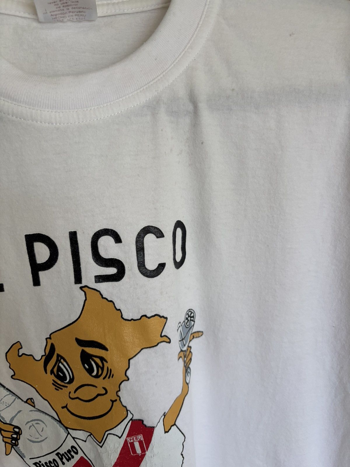Vintage Vintage 90s Peru El Pisco Es Peruano Alcohol Novelty Tee M/L Size US L / EU 52-54 / 3 - 4 Thumbnail