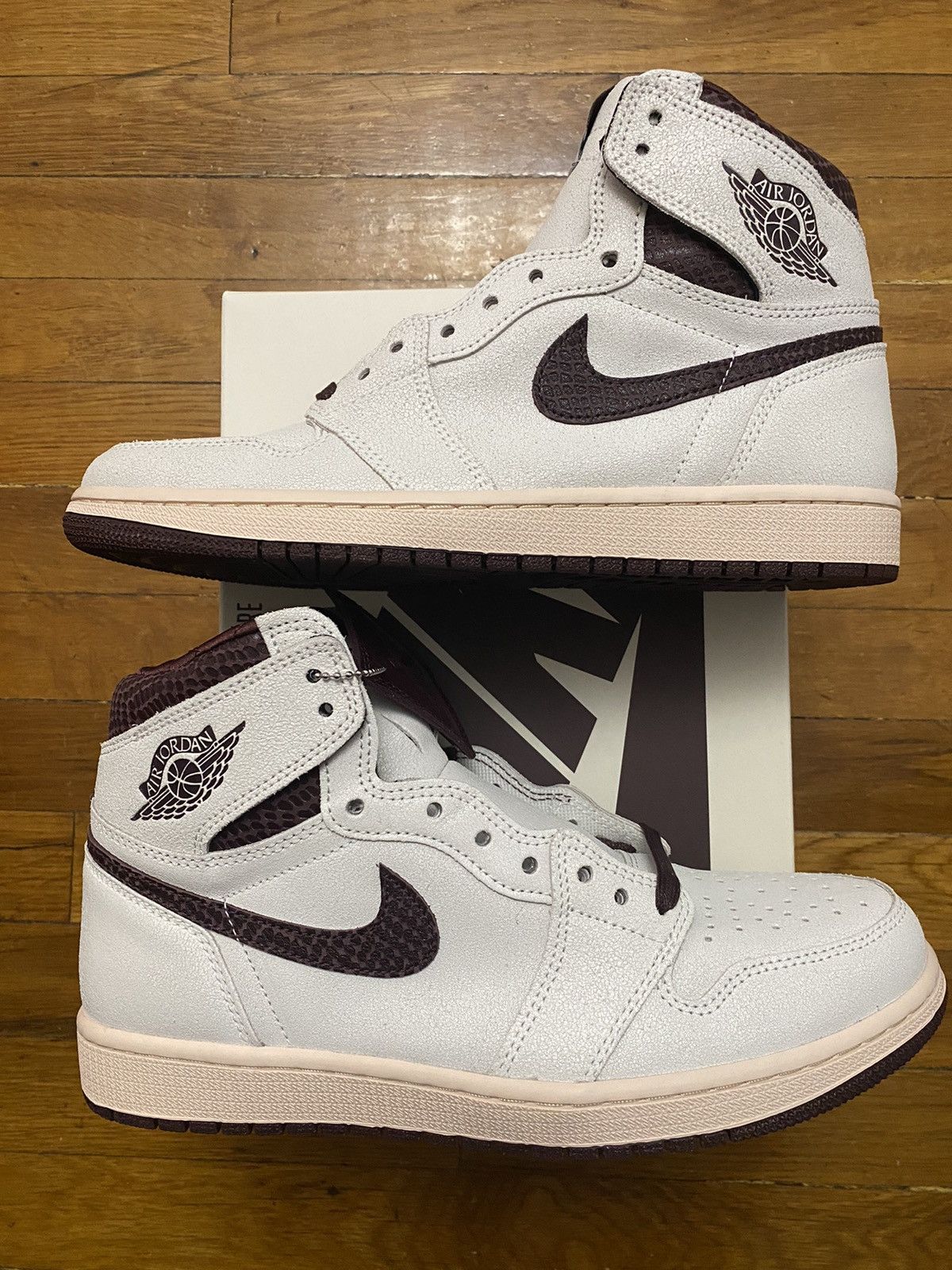 A Ma Maniere × Jordan Brand × Nike Size 9.5 - Air Jordan 1 Retro High A Ma Maniere Sail Men’s Size US 9.5 / EU 42-43 - 2 Thumbnail