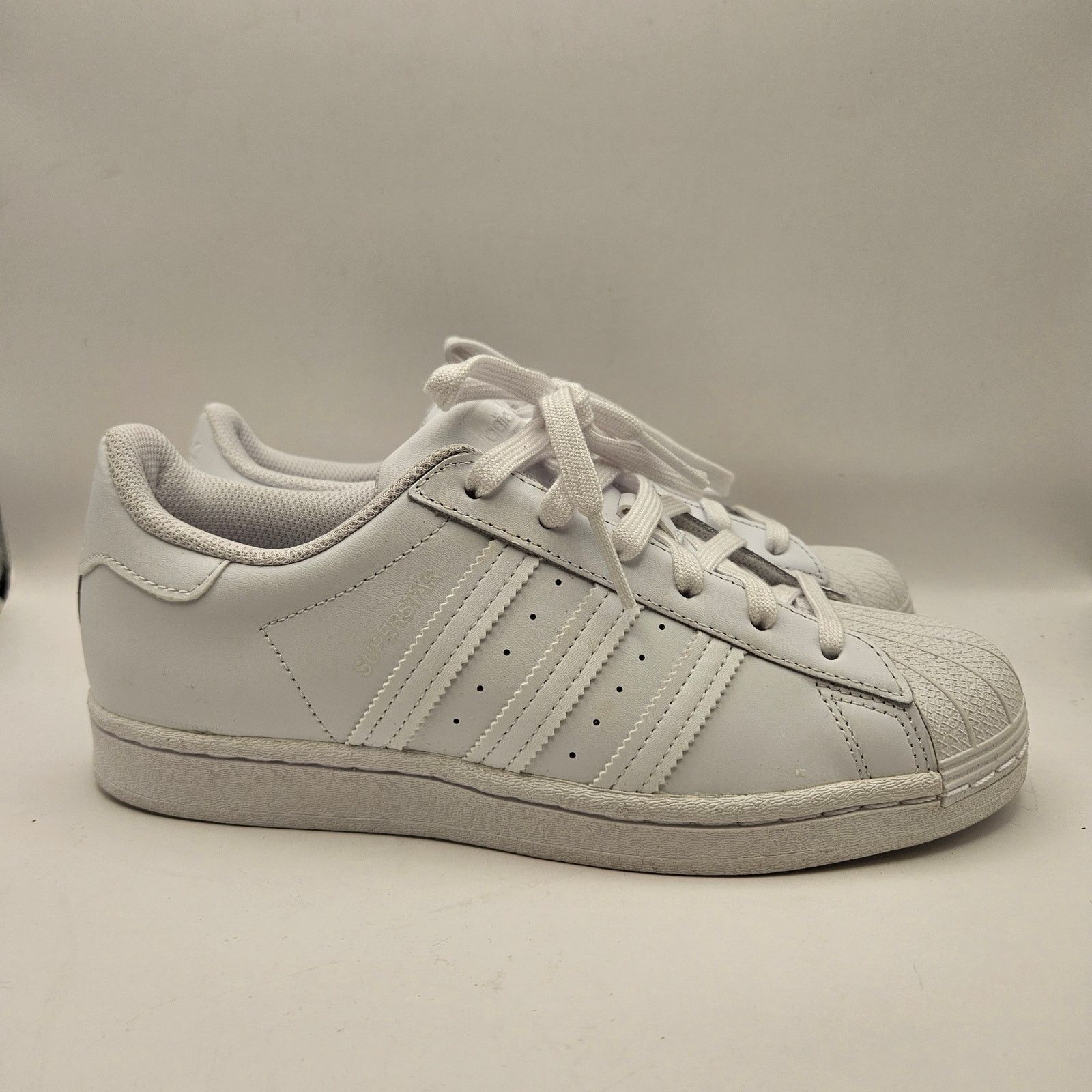 Adidas ADIDAS ORIGINALS WOMEN'S 7.5 SUPERSTAR TRIPLE WHITE NWOB Size US 7.5 / IT 37.5 - 4 Thumbnail