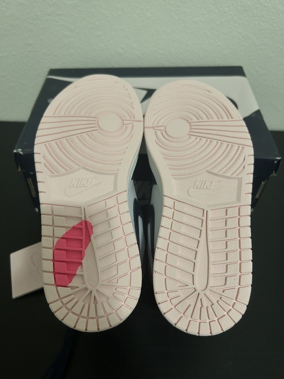Jordan Brand × Nike Jordan 1 women’s Pink bubble Gum Size US 6.5 / IT 36.5 - 7 Thumbnail