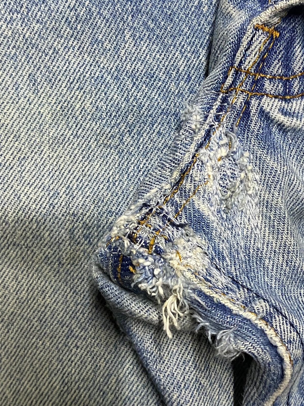 Levi's Levi’s 501 Distressed Light Wash Straight USA Vintage Size US 32 / EU 48 - 12 Thumbnail