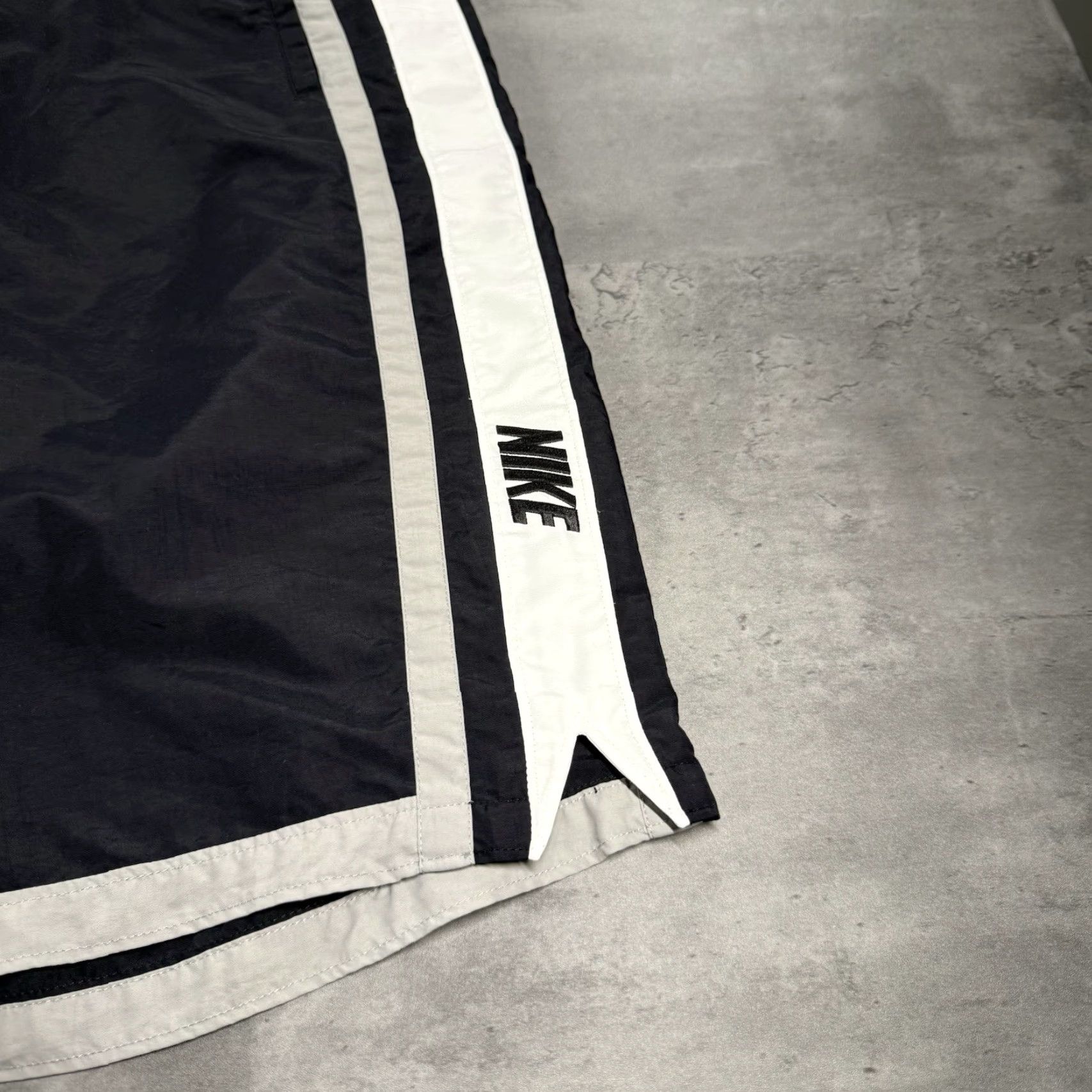 Nike Nike Shorts Men XL Athletic Baggy Wide Leg Hybrid Swim Black Silver Gray Size US 36 / EU 52 - 2 Thumbnail