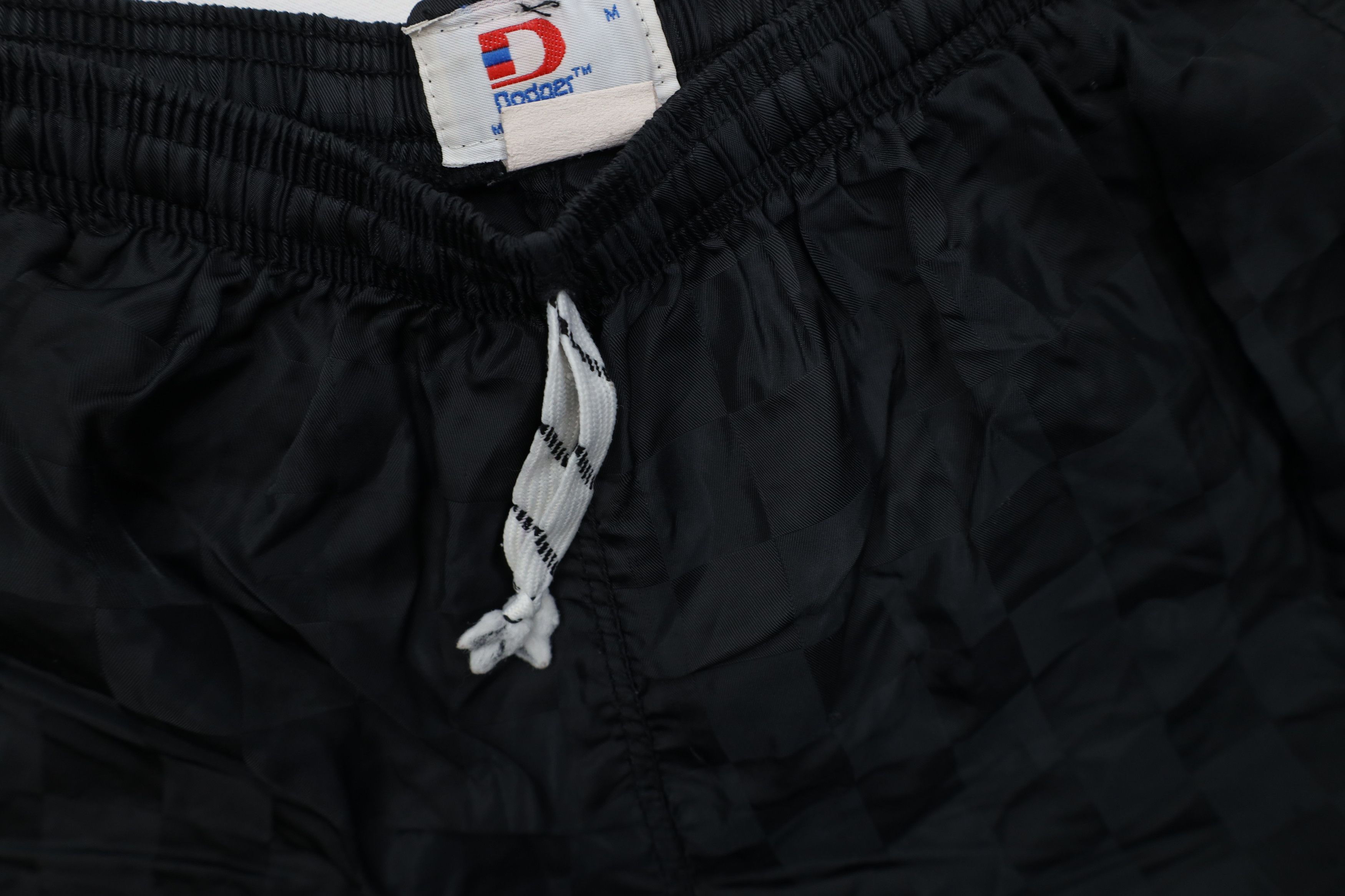 Vintage Vintage 90s Checkered Nylon Running Soccer Shorts Black USA Size US 32 / EU 48 - 6 Thumbnail