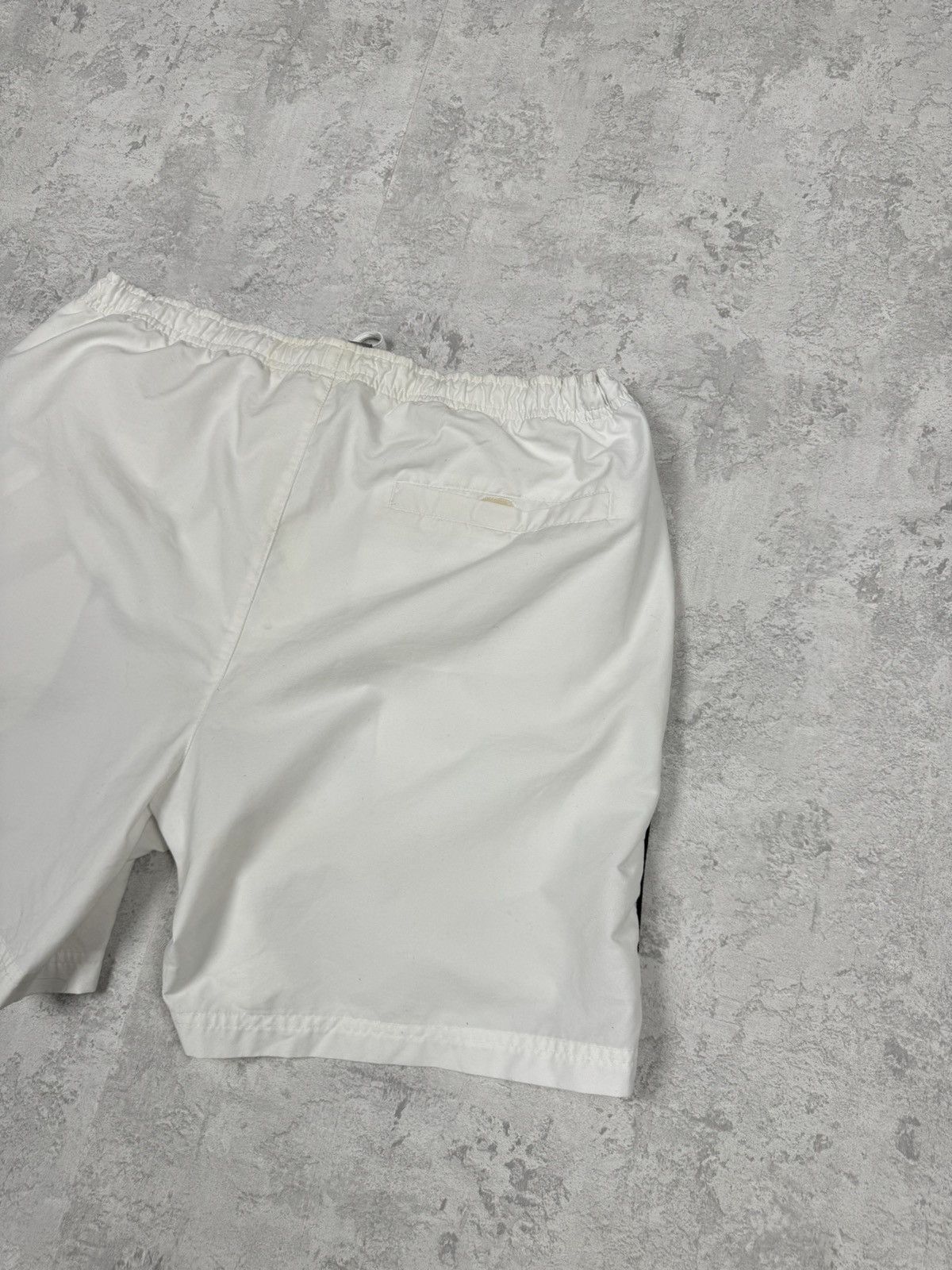 Nike Vintage Nike Y2K Streetwear Sportswear White Shorts Size XL Size US 37 - 7 Thumbnail