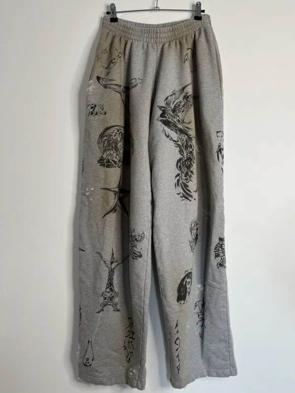Balenciaga Tattoo Print Sweatpants in Grey Size US 32 / EU 48 - 1 Preview