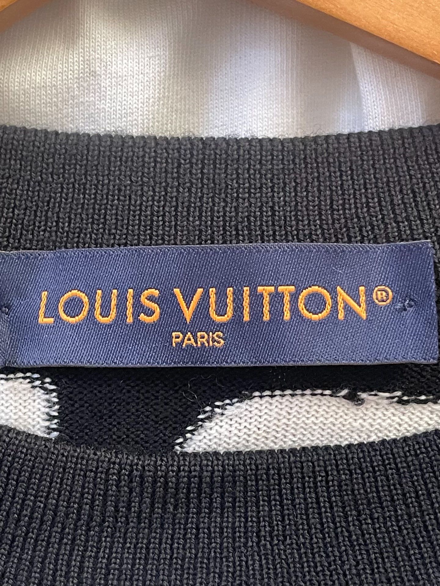 Louis Vuitton Louis Vuitton Black and white abstract sweater size 4L Next Size US XXL / EU 58 / 5 - 4 Thumbnail