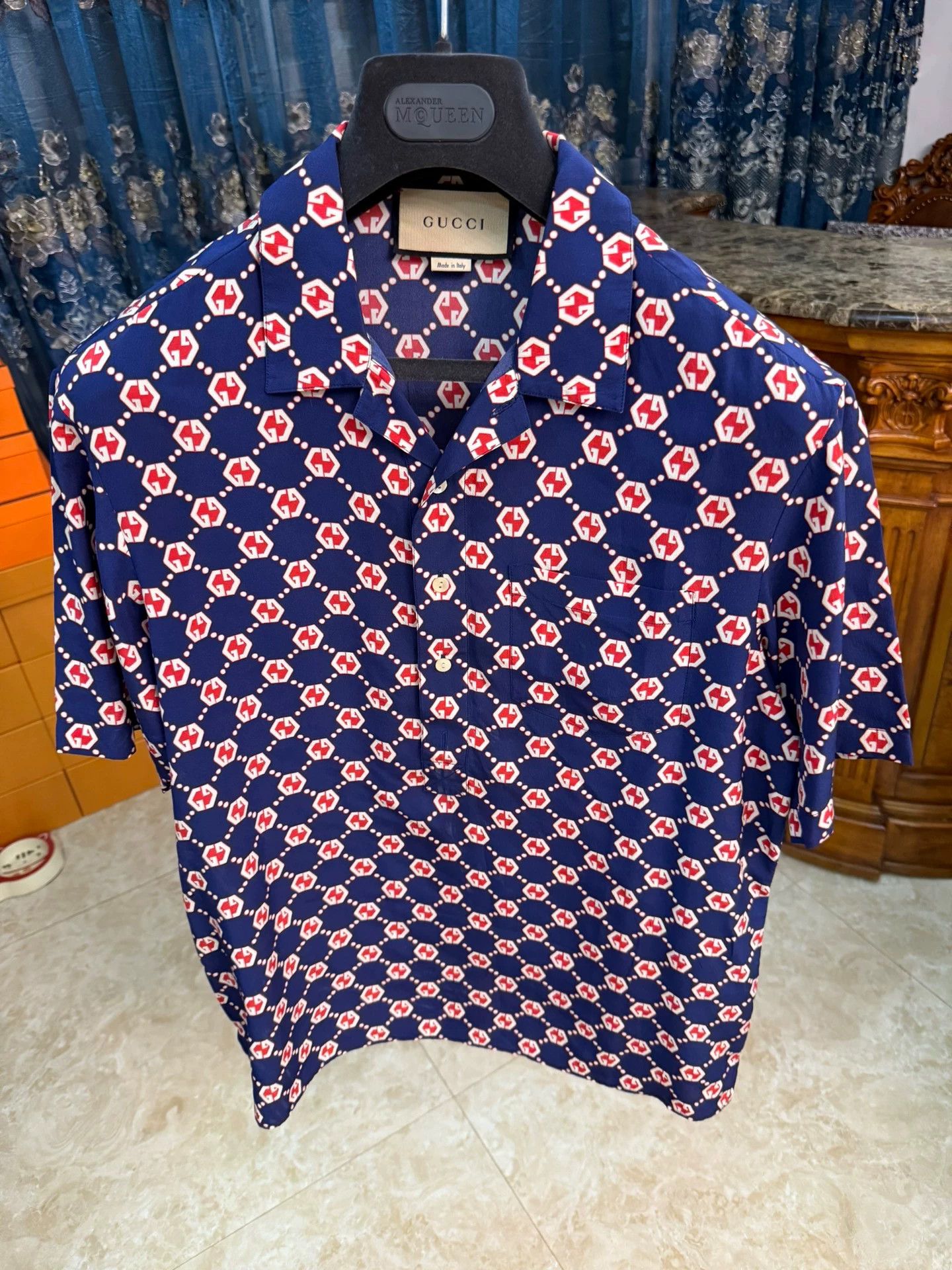 Gucci Gucci New Short Sleeve Tee & Polo Shirt Silk Full Logo 44 Size US S / EU 44-46 / 1 - 1 Thumbnail