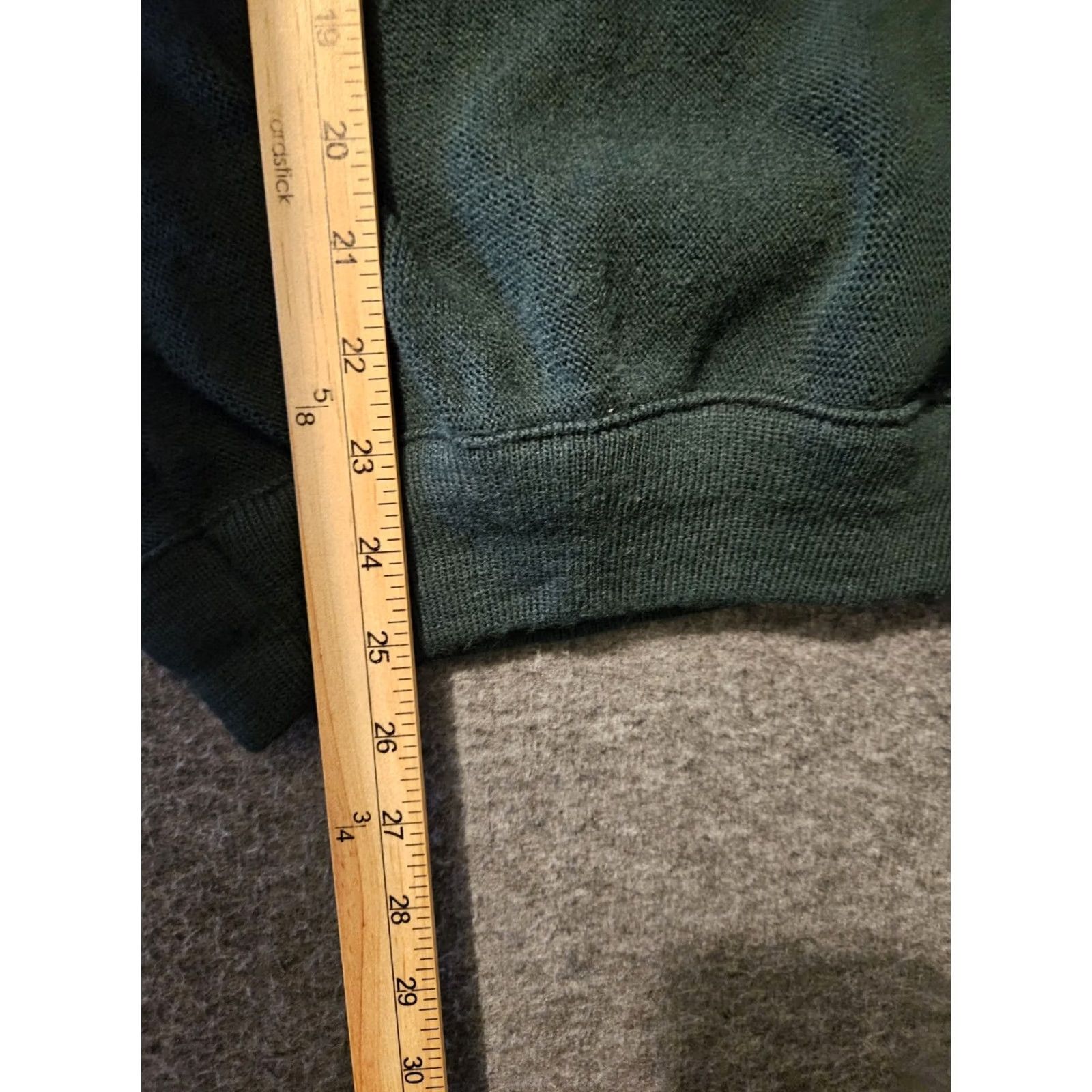 Izod VINTAGE IZOD Pullover Sweater Mens Medium Hunter Green V-Neck 100% Acrylic USA Size US M / EU 48-50 / 2 - 4 Thumbnail