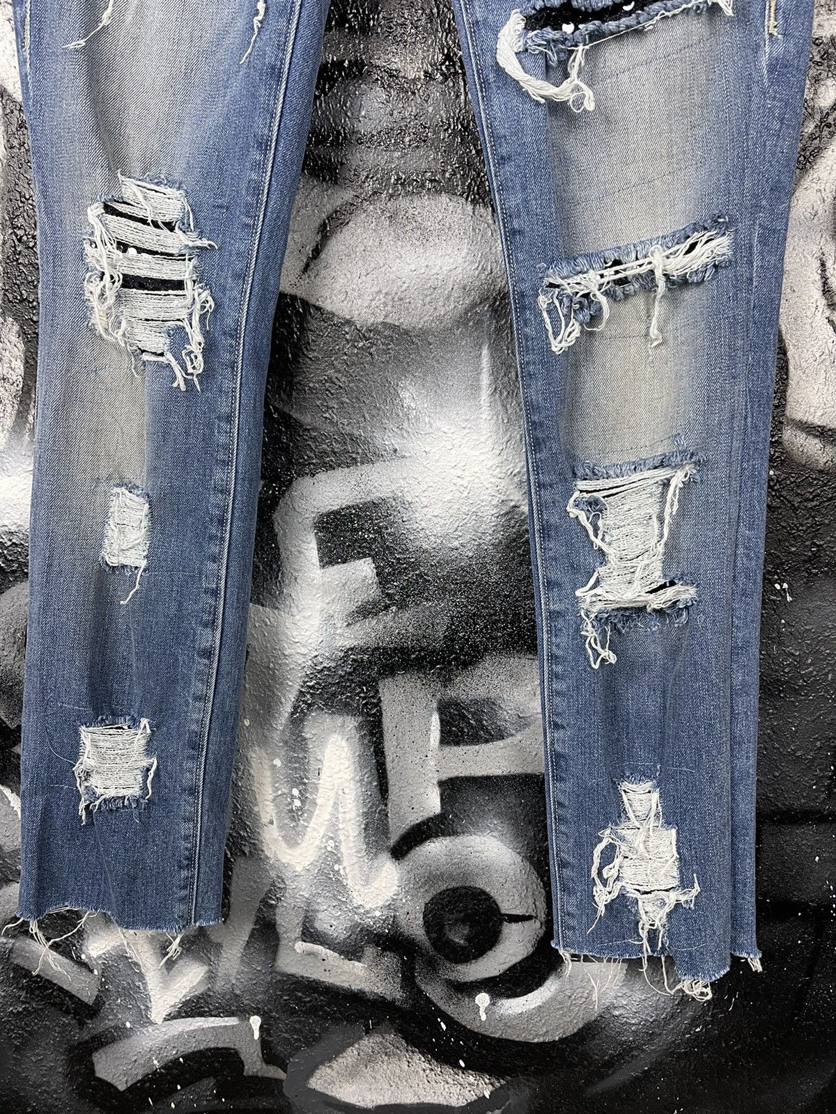 True Religion True Religion Shannon Distressed Denim Slim Jeans Women’s 26 Size 26" / US 2 / IT 38 - 9 Thumbnail