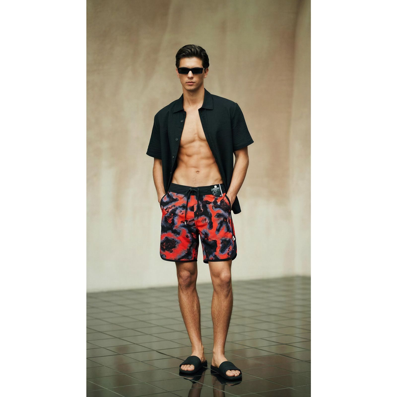 Volcom NWT Volcom Men's Size 27 Red Abstract Surf Swim Trunks Size US 28 / EU 44 - 1 Thumbnail