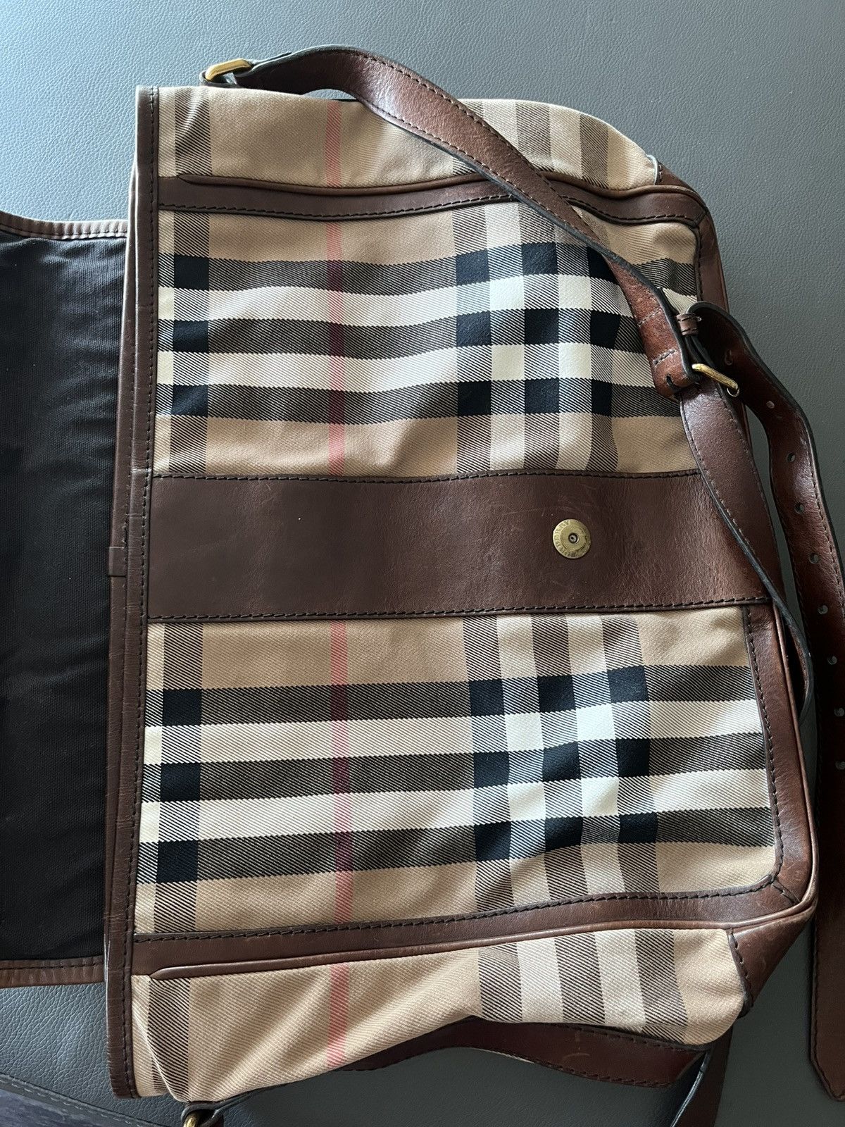 Burberry BBR $3k Rare Vintage Classic Logo Messenger Crossbody Bag Size ONE SIZE - 6 Thumbnail